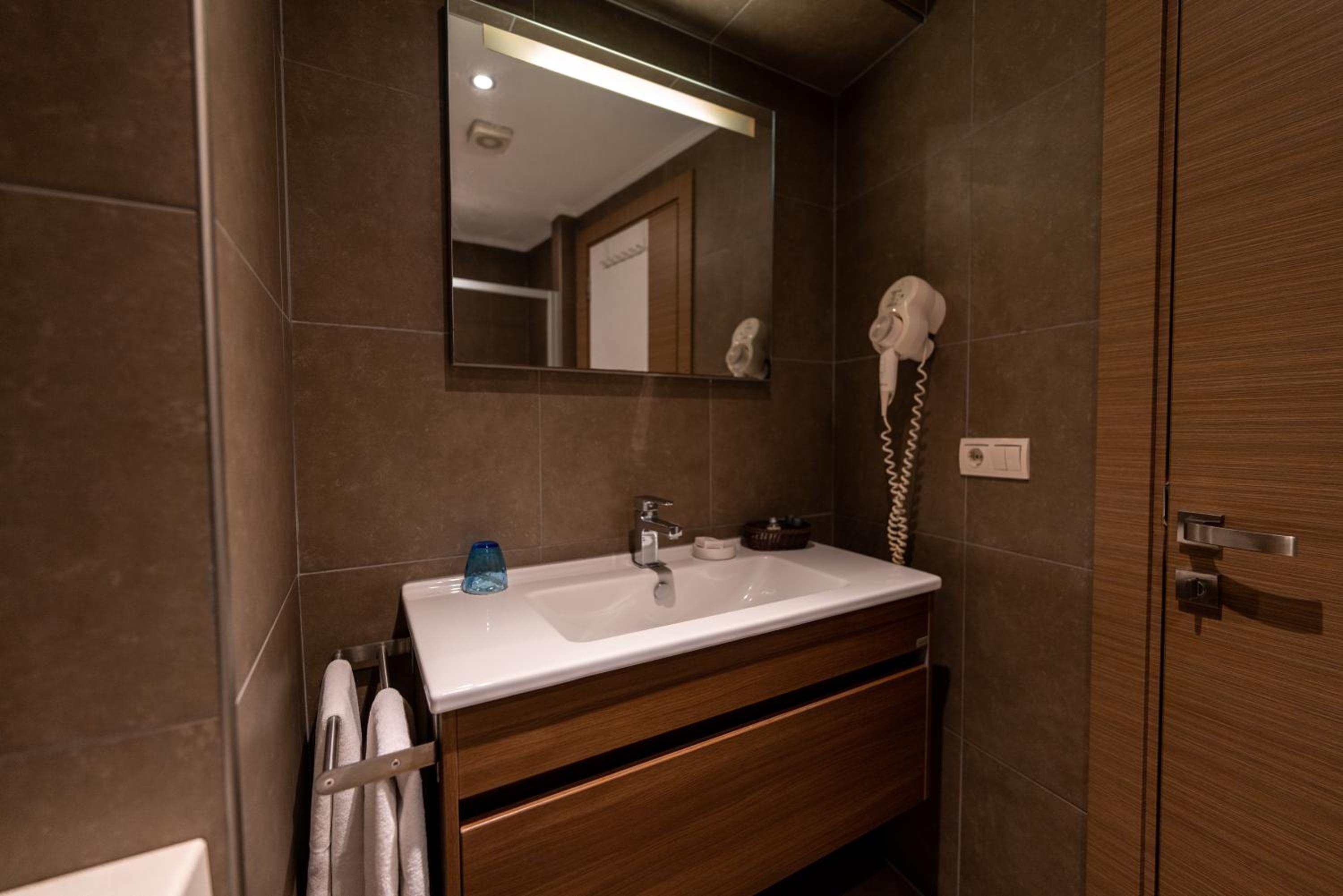 Elanaz Hotel - Image 21