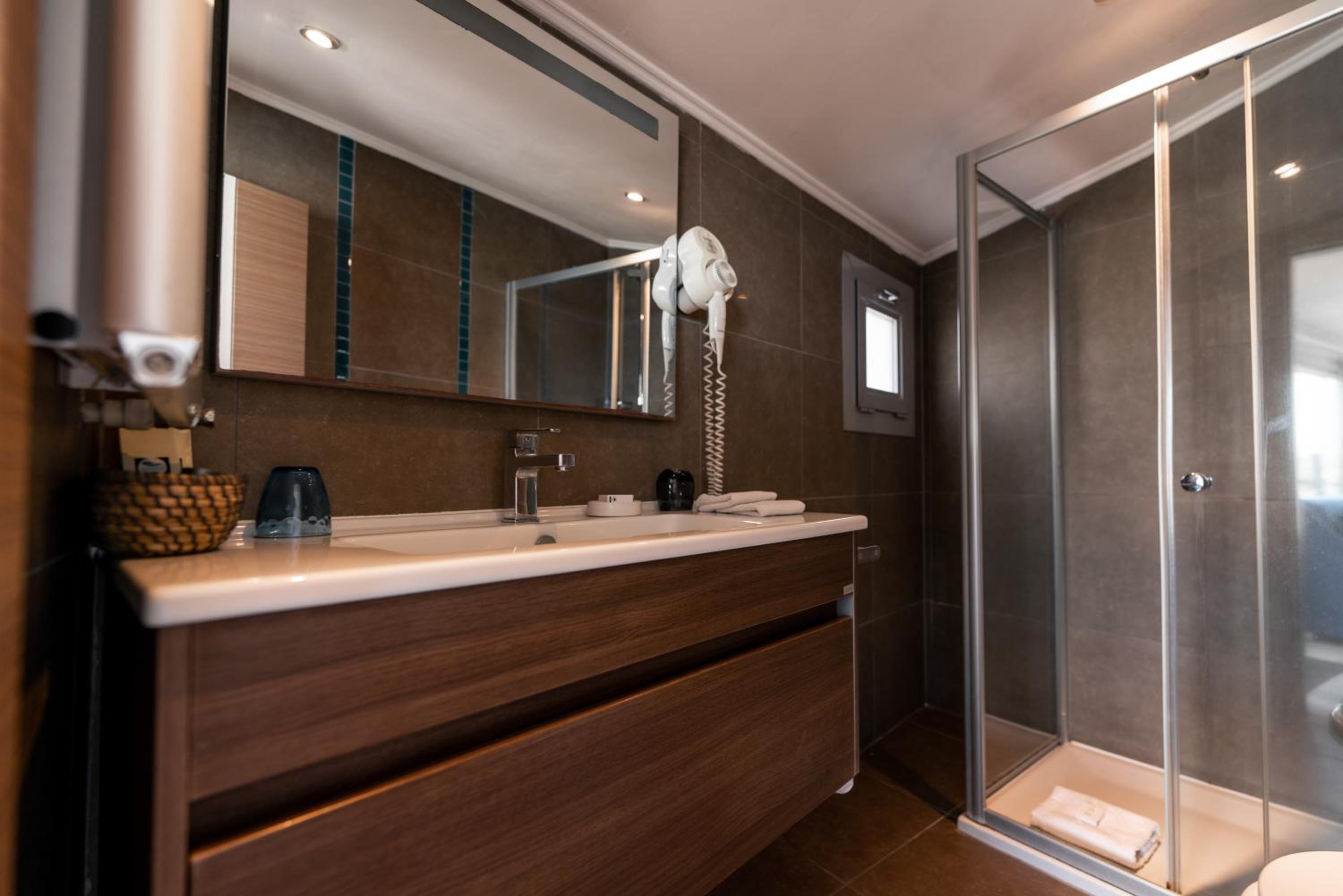 Elanaz Hotel - Image 25