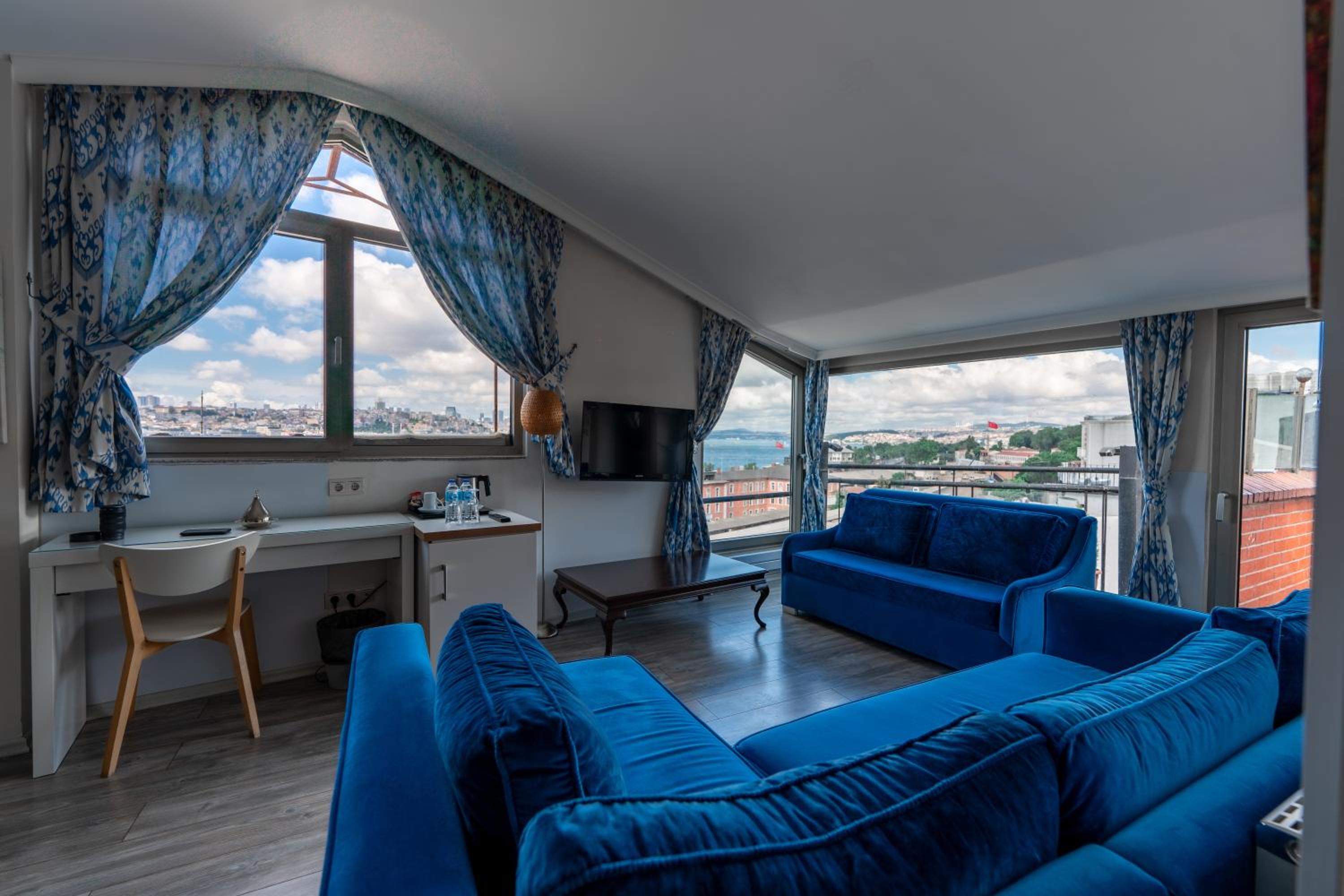 Elanaz Hotel - Image 40