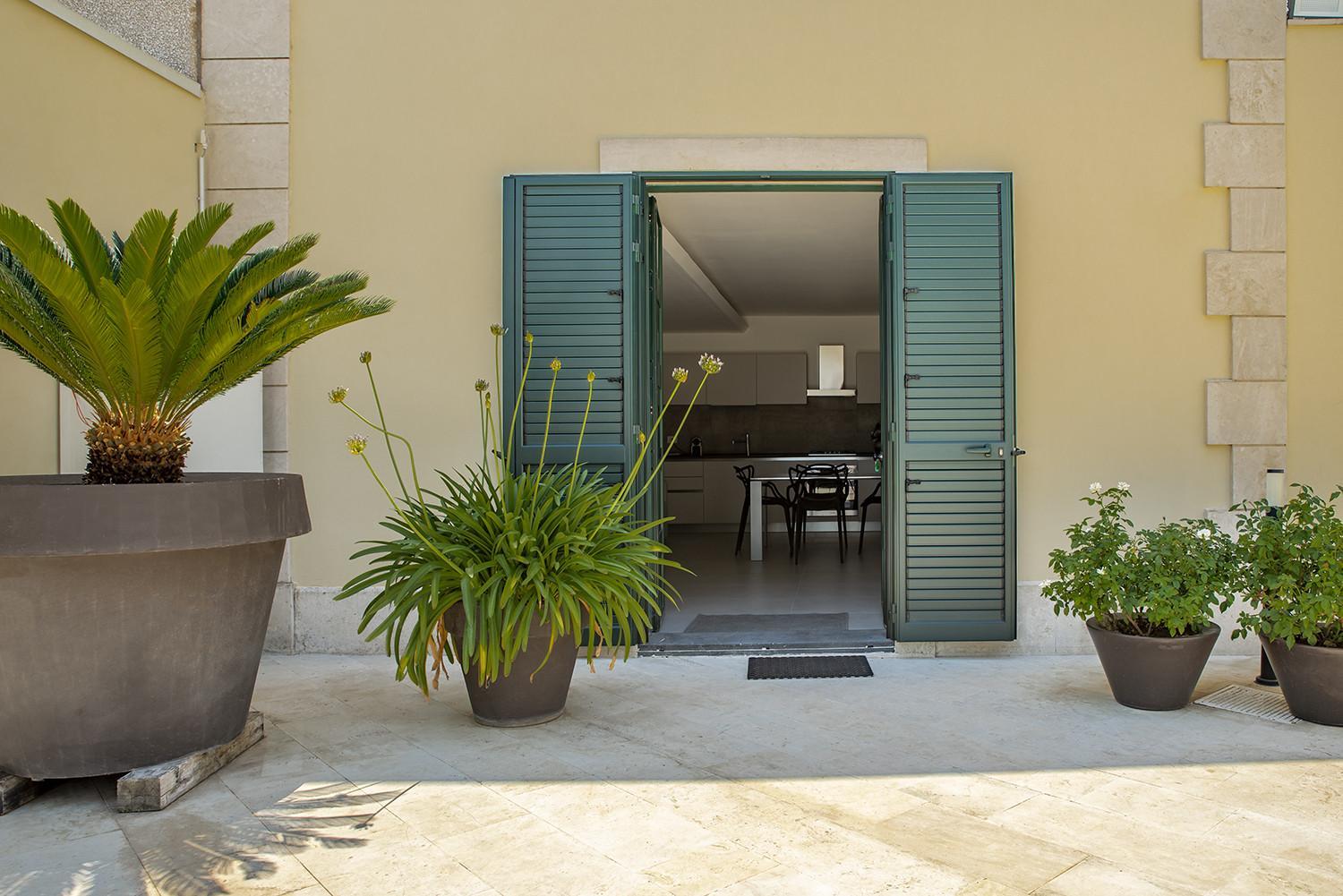 Floridia Apartments with garden