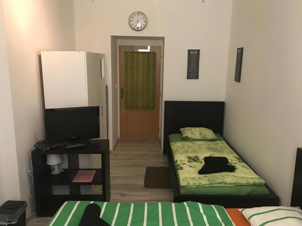 3 Bed Flat - Sleeps 20 - Smoking room - Wifi