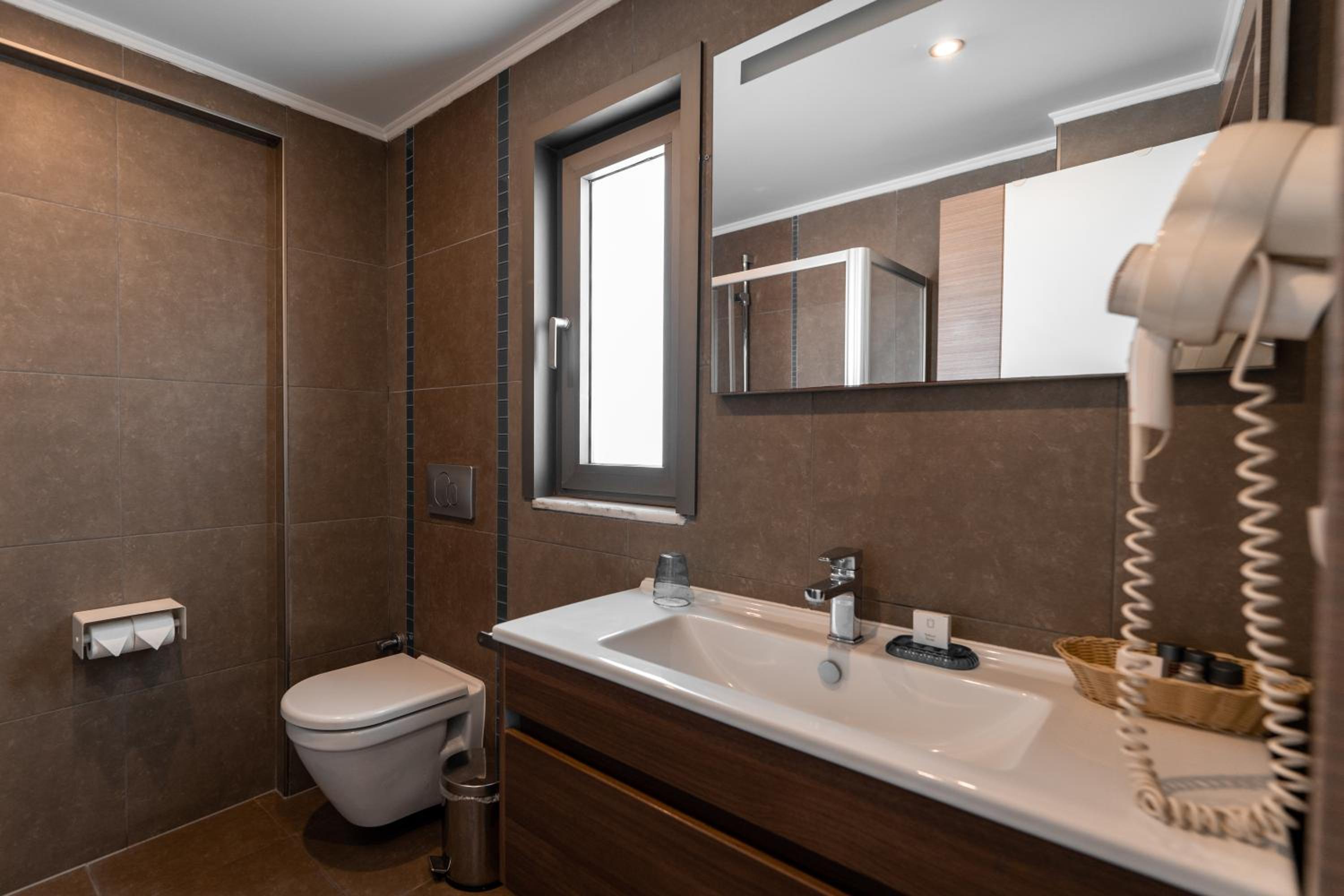 Elanaz Hotel - Image 60