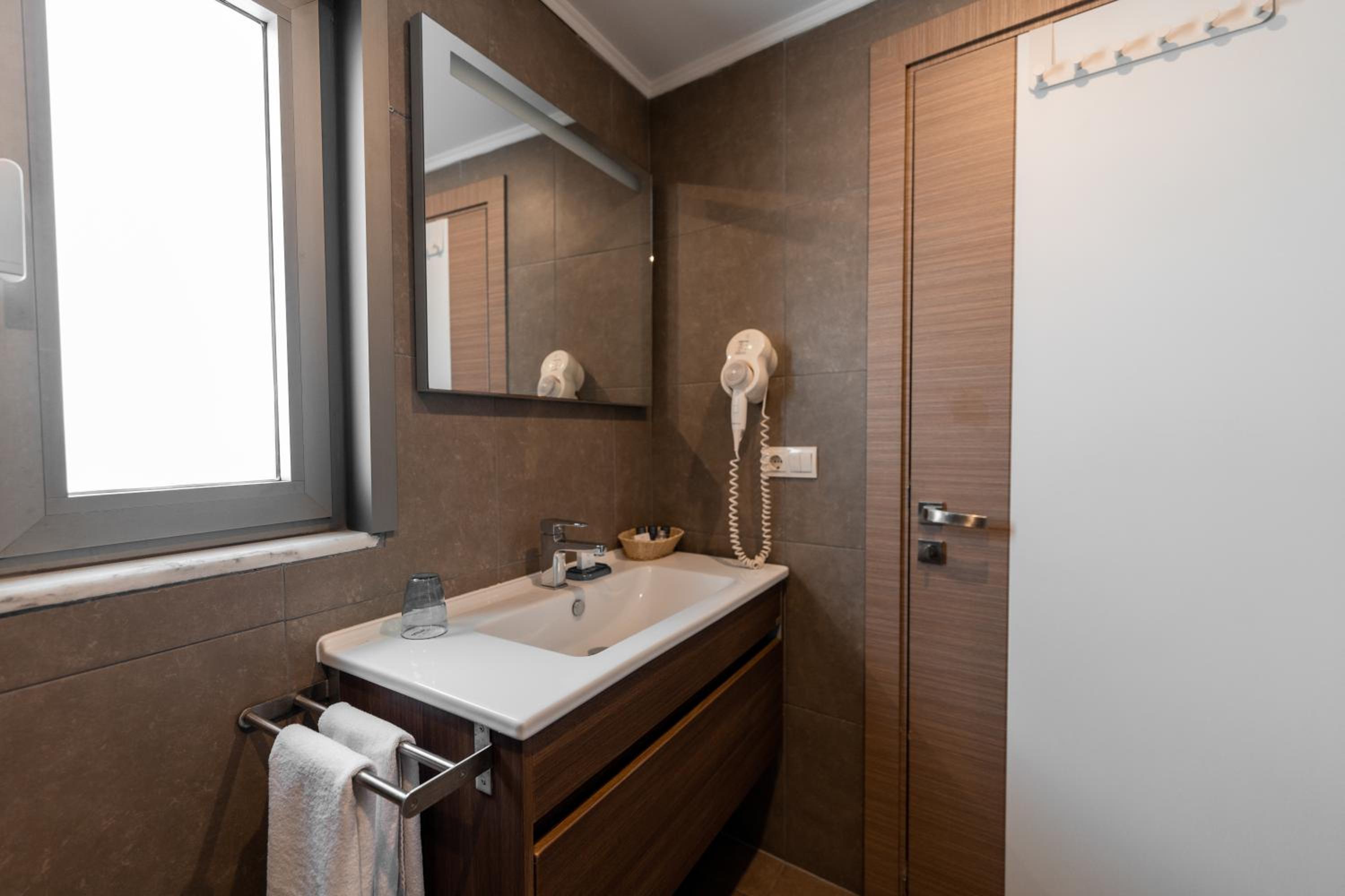 Elanaz Hotel - Image 58