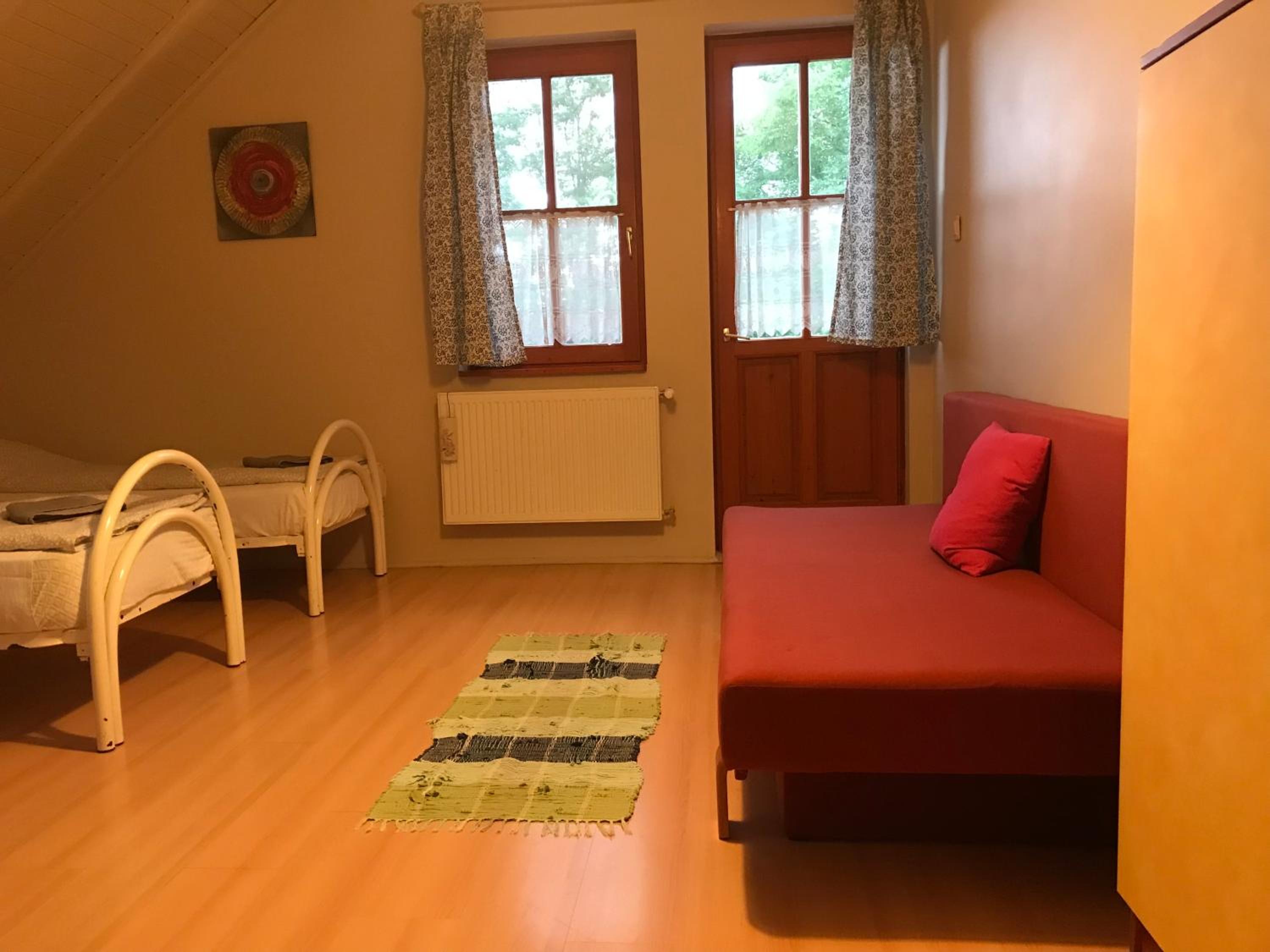 Cosy rooms on the lake near Budapest and the Airport view 3