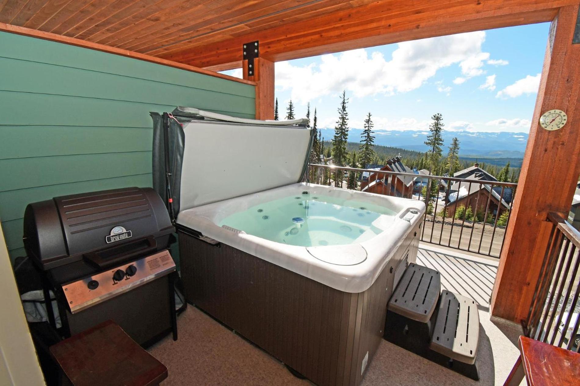 Towering Pines Chalet Comfortable and Cozy Chalet with Spectacular Views view 2