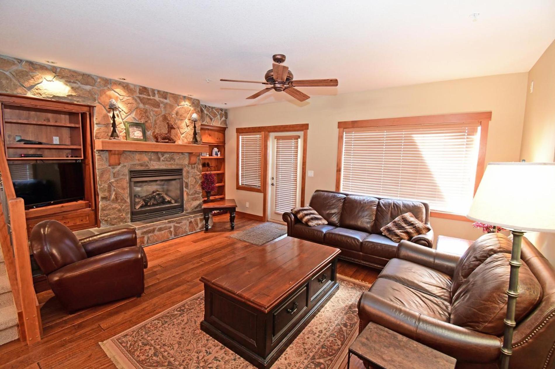 Towering Pines Chalet Comfortable and Cozy Chalet with Spectacular Views view 4