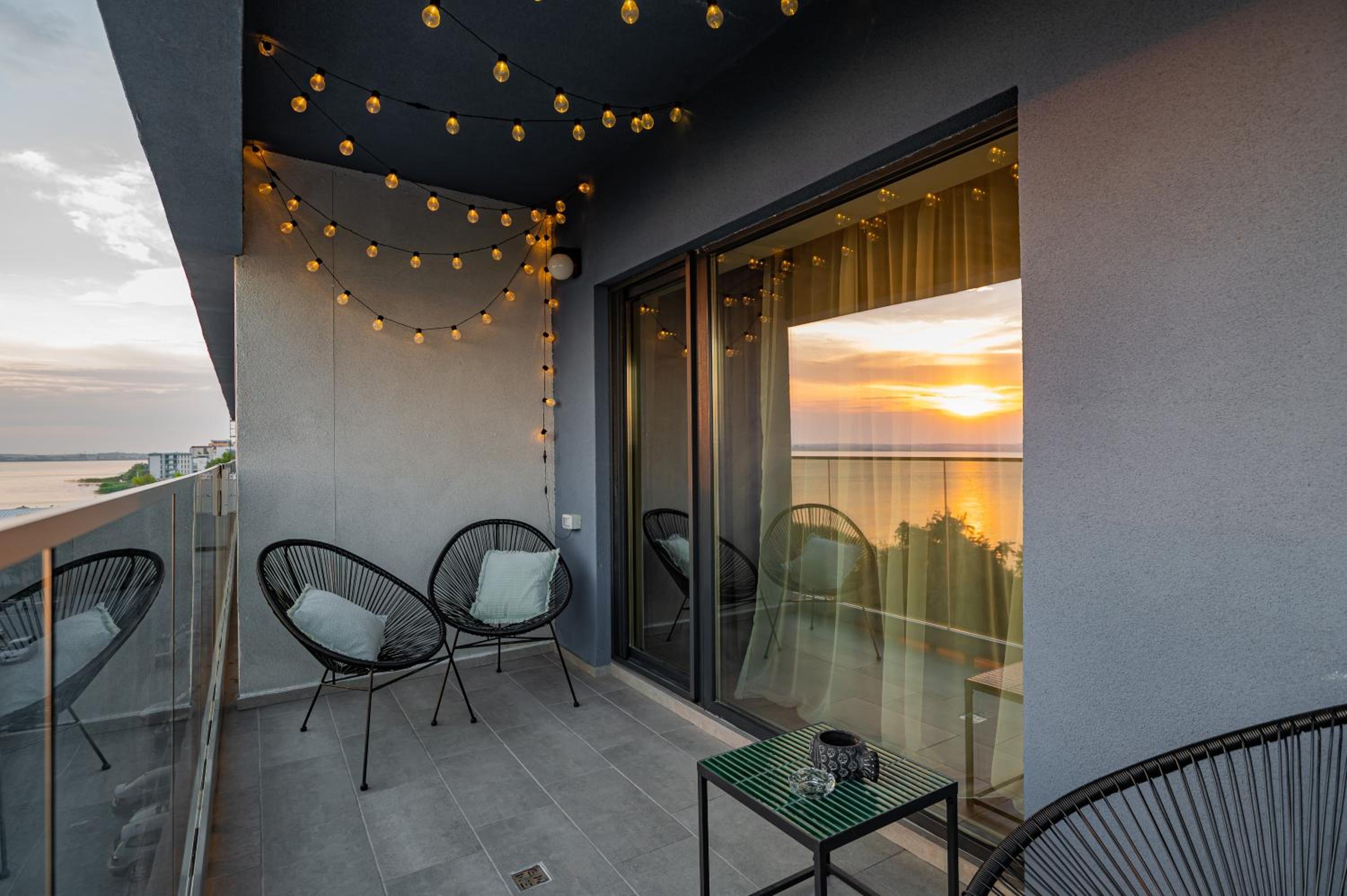 Golden Mirage Sunset Apartment view 4