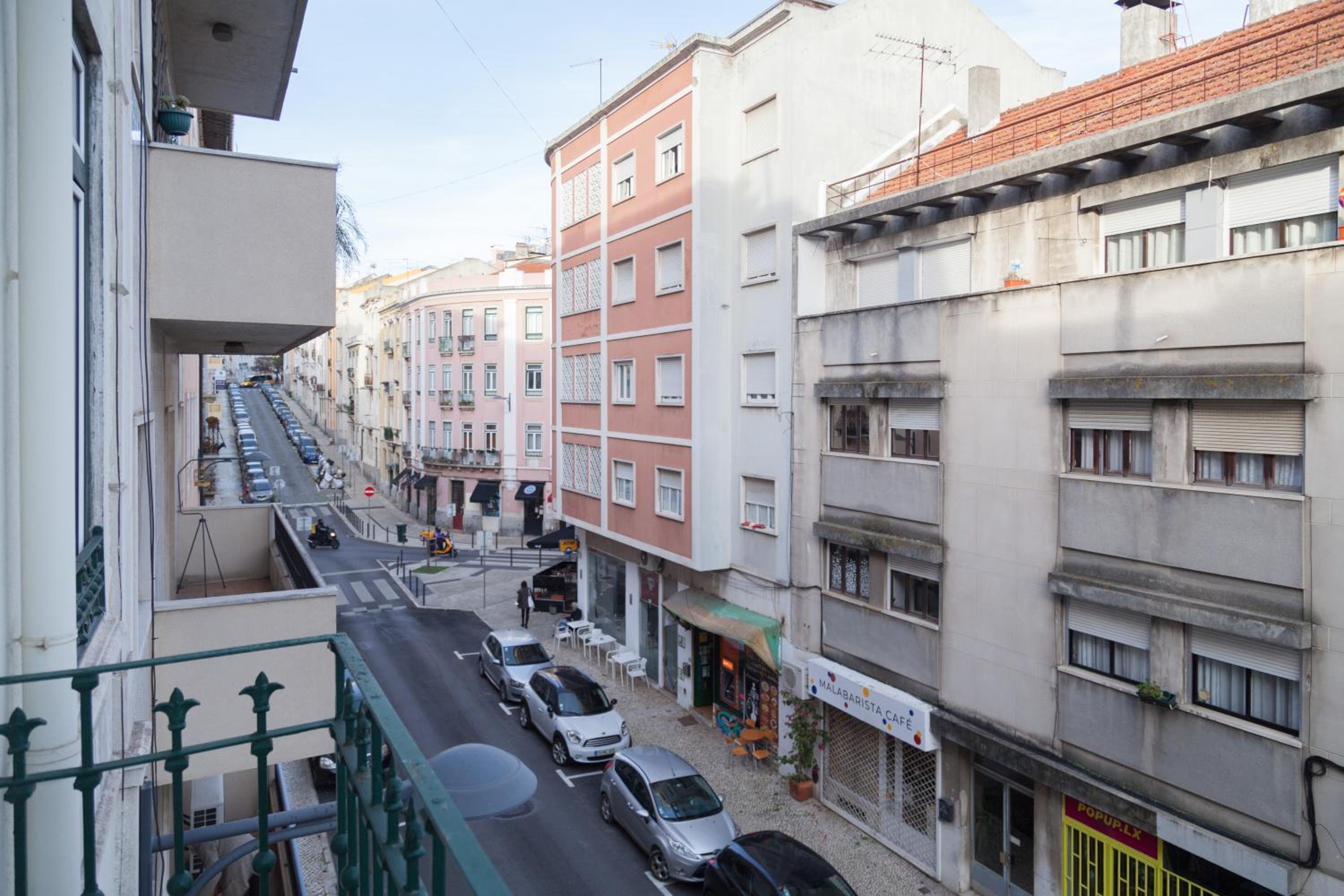 FLH Almirante Reis Spacious Flat view 3