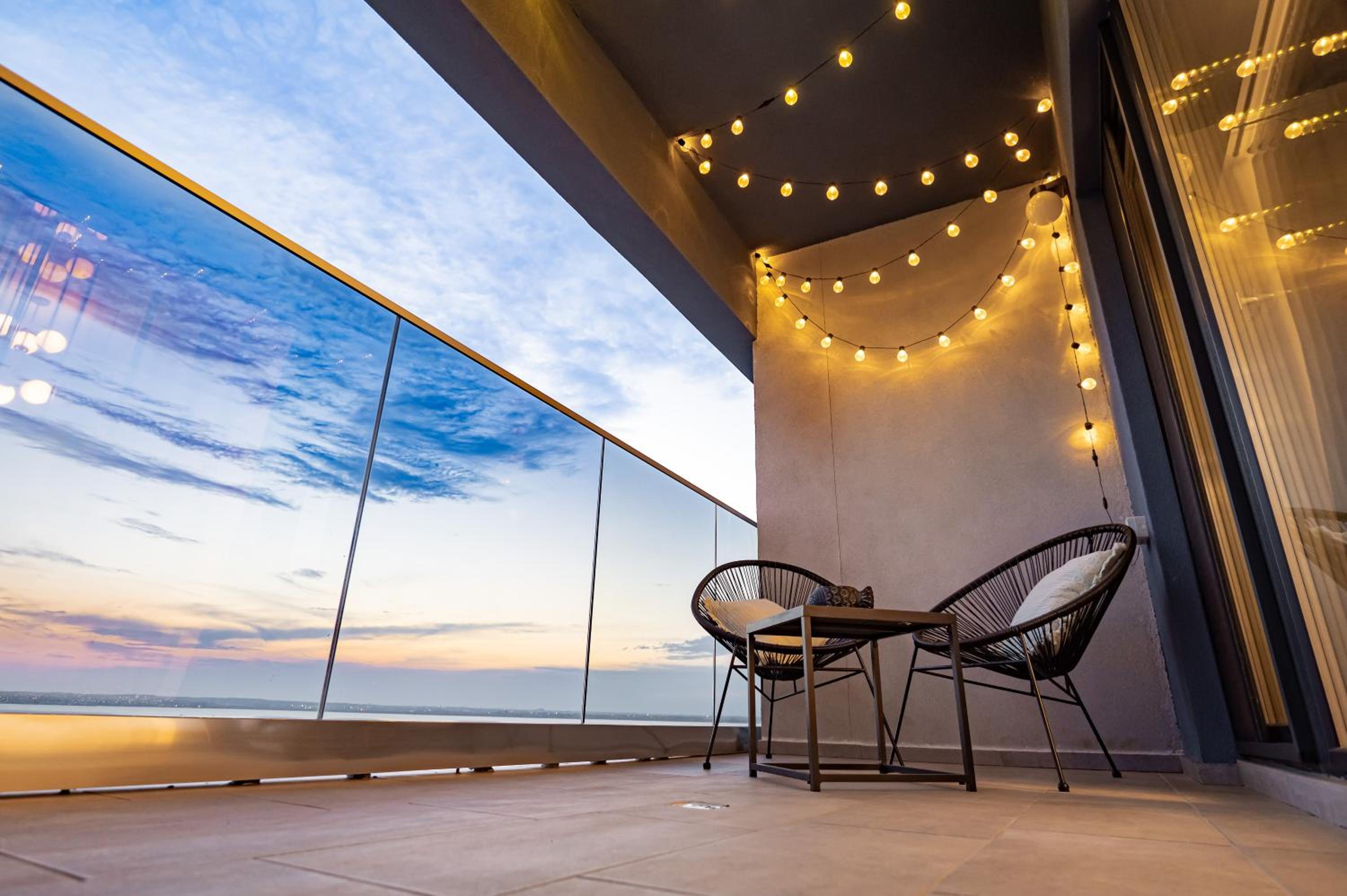 Golden Mirage Sunset Apartment view 3