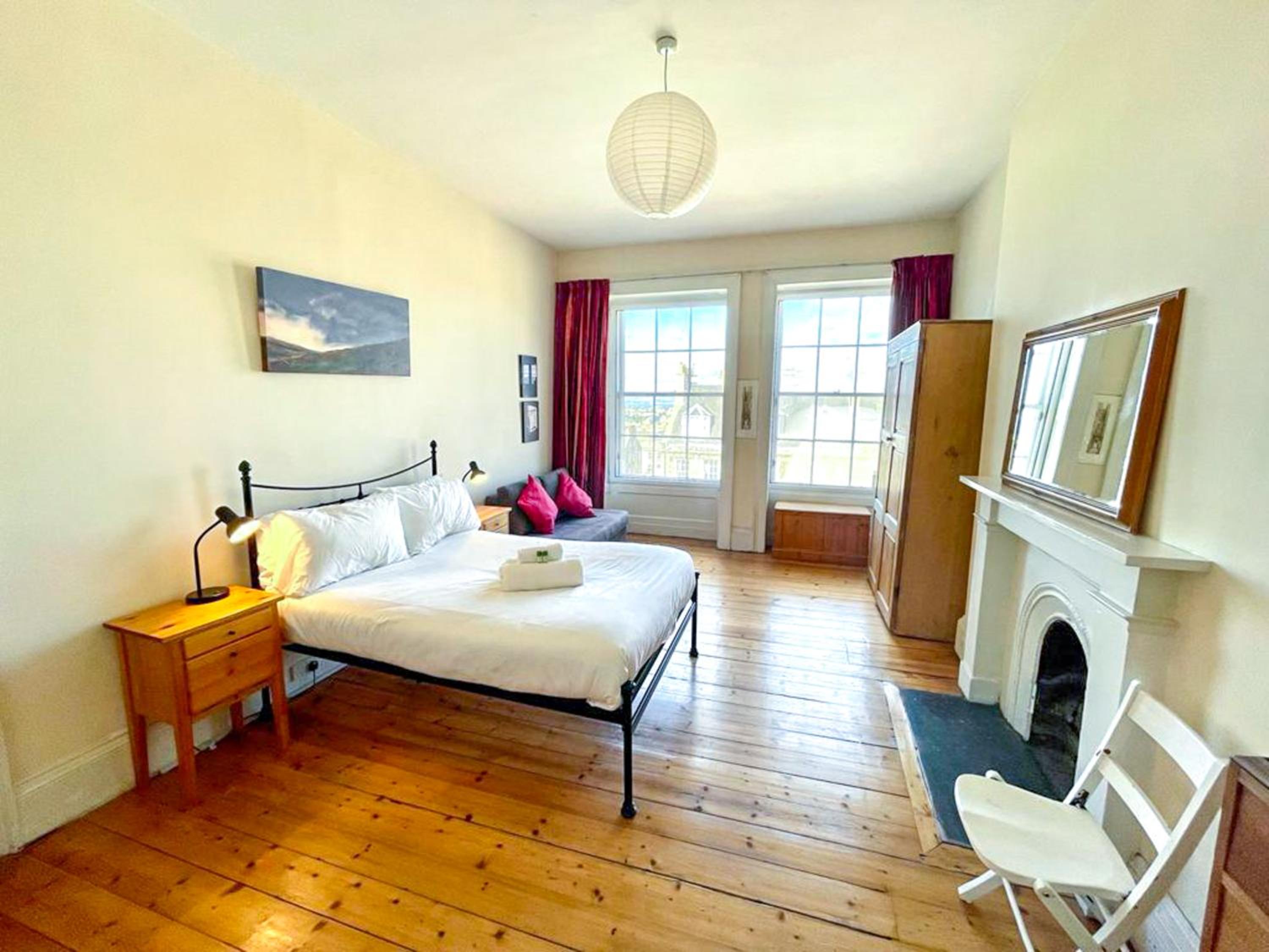 Incredible St Andrew's Sq - 2 bed in the sky