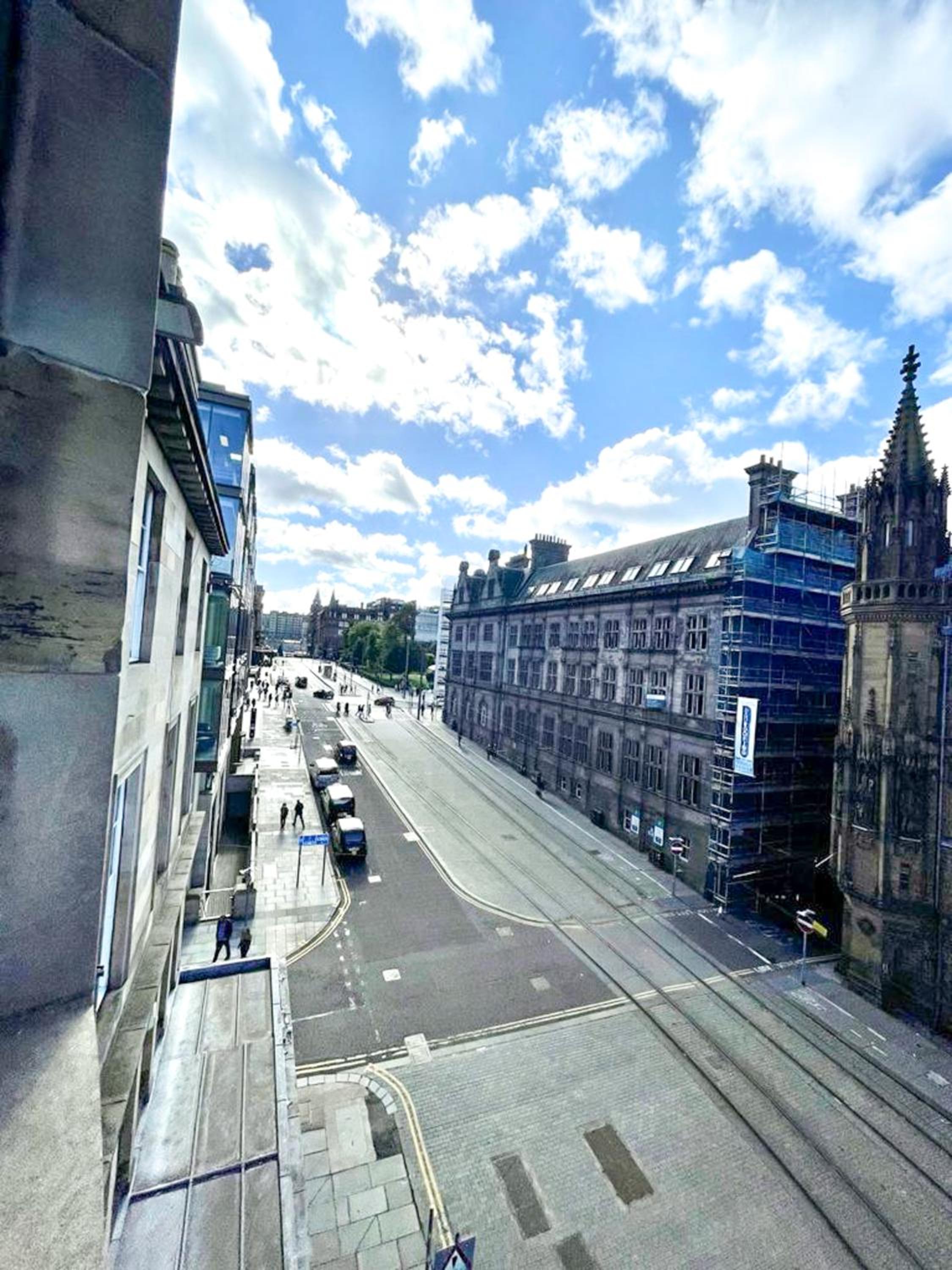 Incredible St Andrew's Sq - 2 bed in the sky