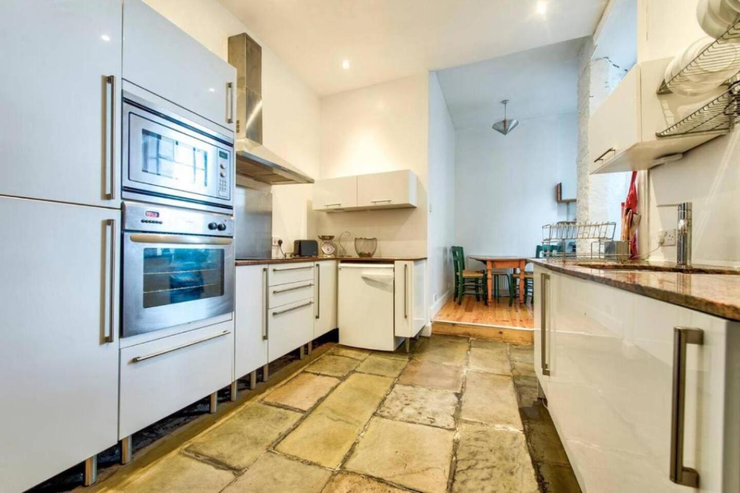Incredible St Andrew's Sq - 2 bed in the sky