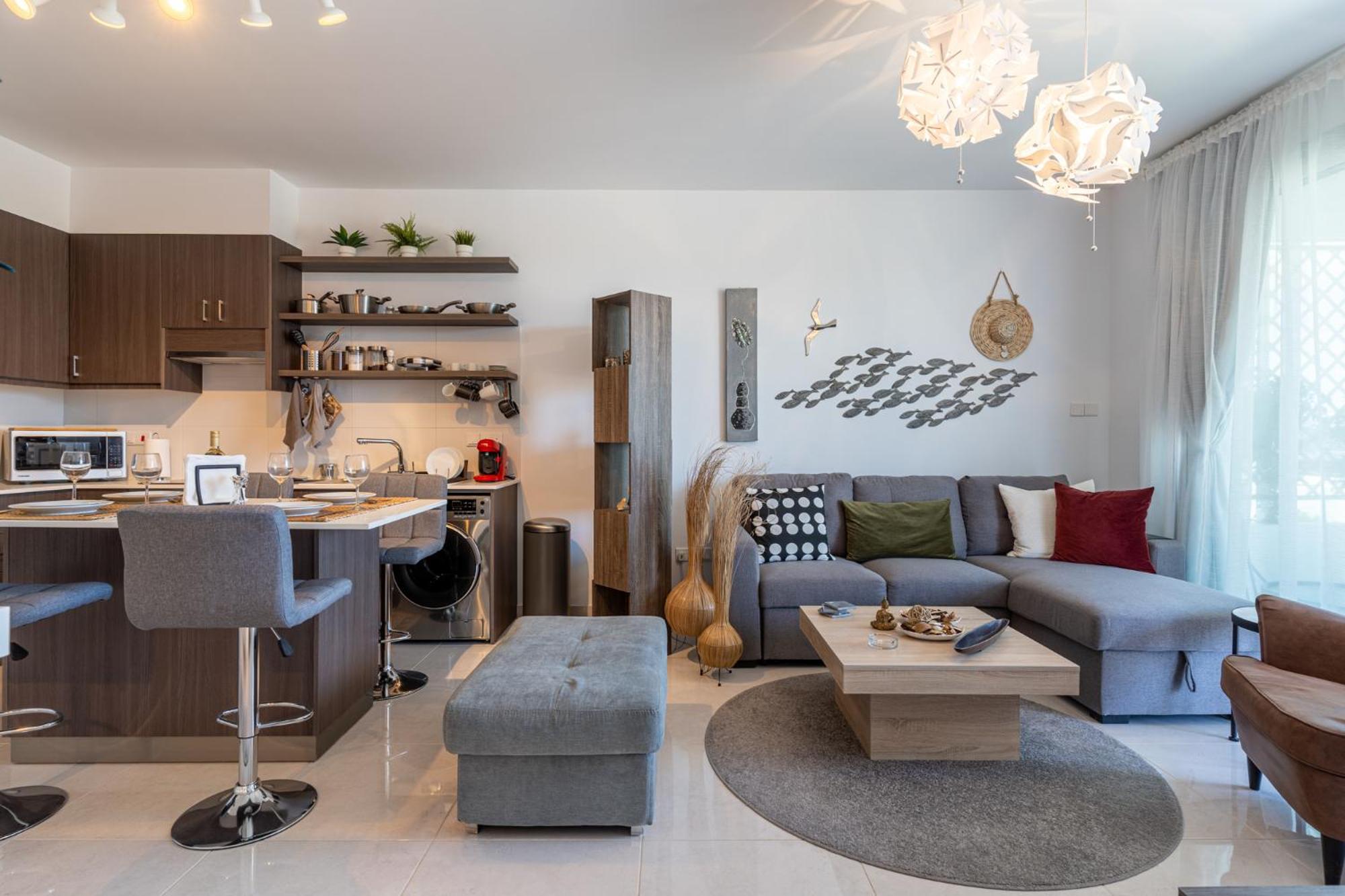 Lemon Tree 1-BR Apt with Terrace & Pool in Livadia view 3