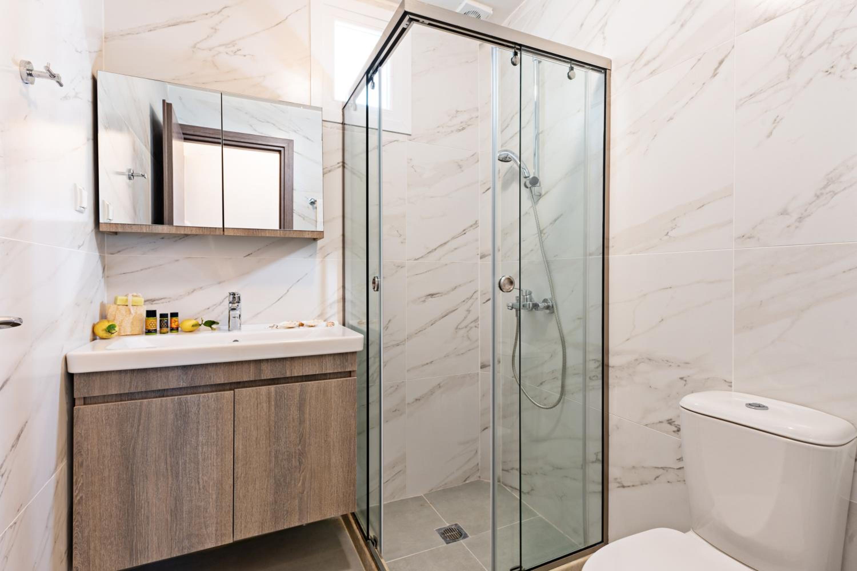 Aura Suite en Panormos Rethymno — bathroom
