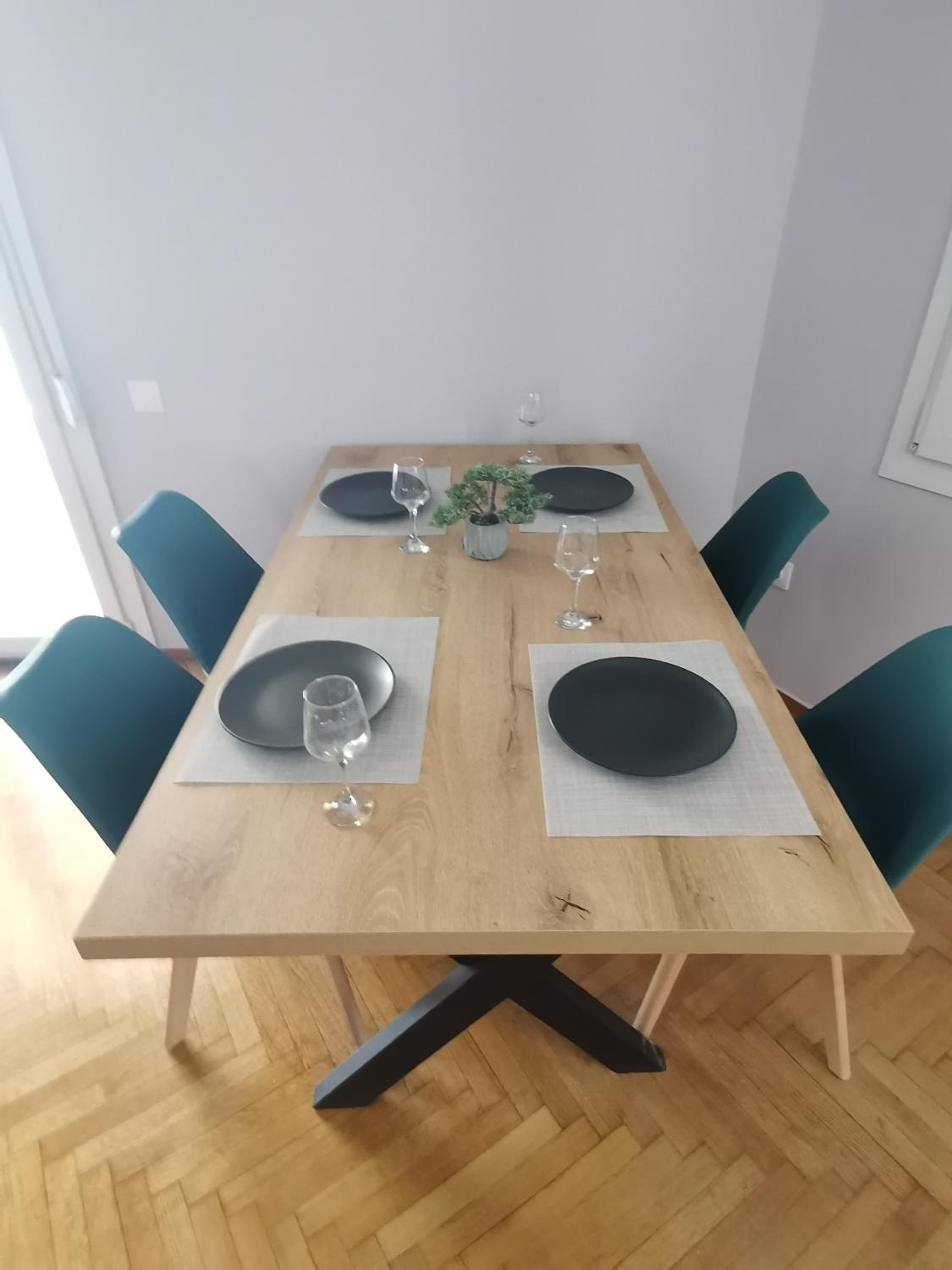 Penthouse spacious w super wifi & terrace, 2 min from metro