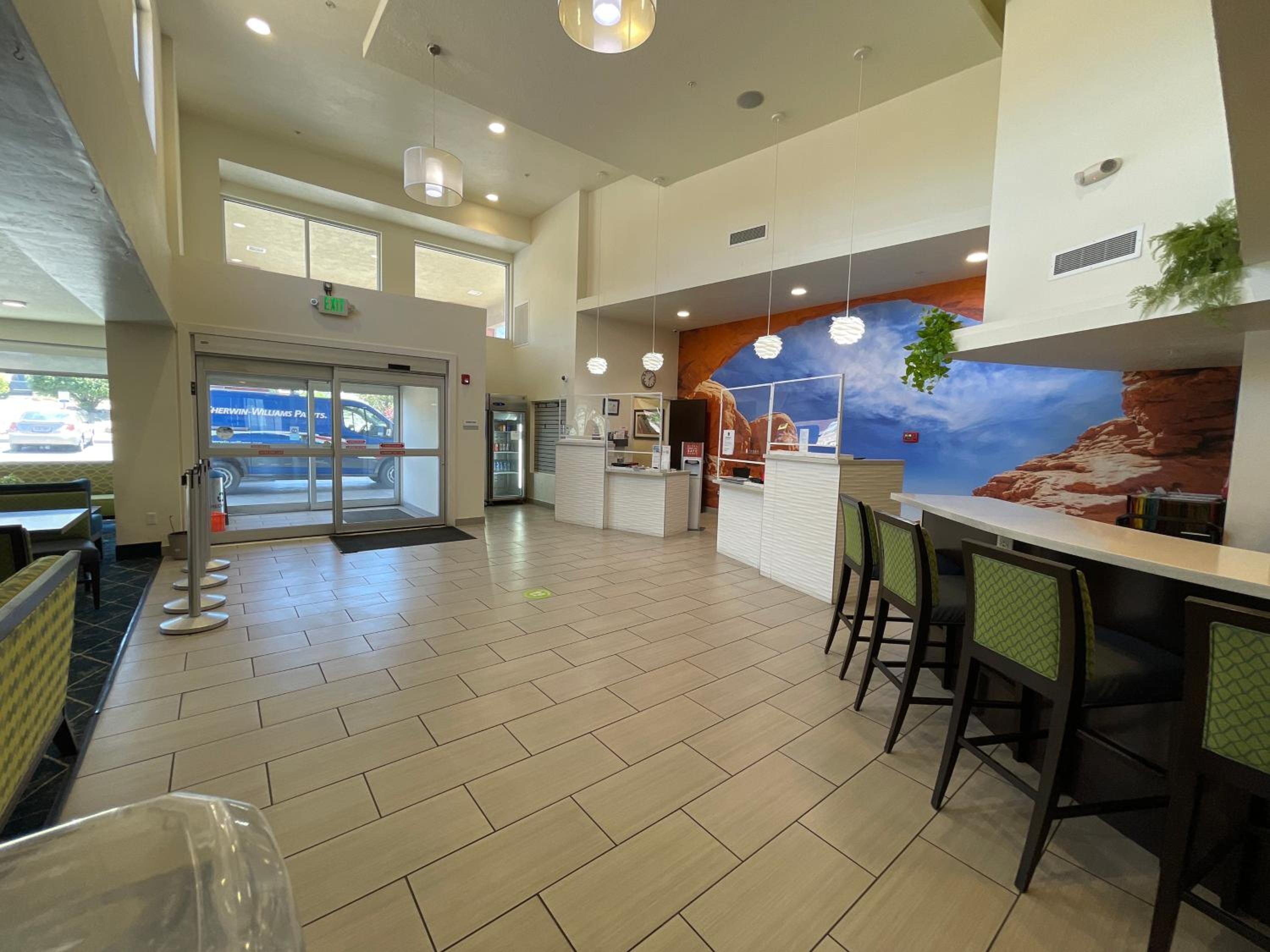 Wingate by Wyndham Cedar City view 3