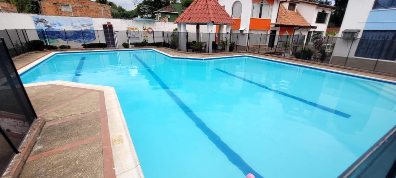 Casa comoda, bien ubicada en conjunto con piscina
