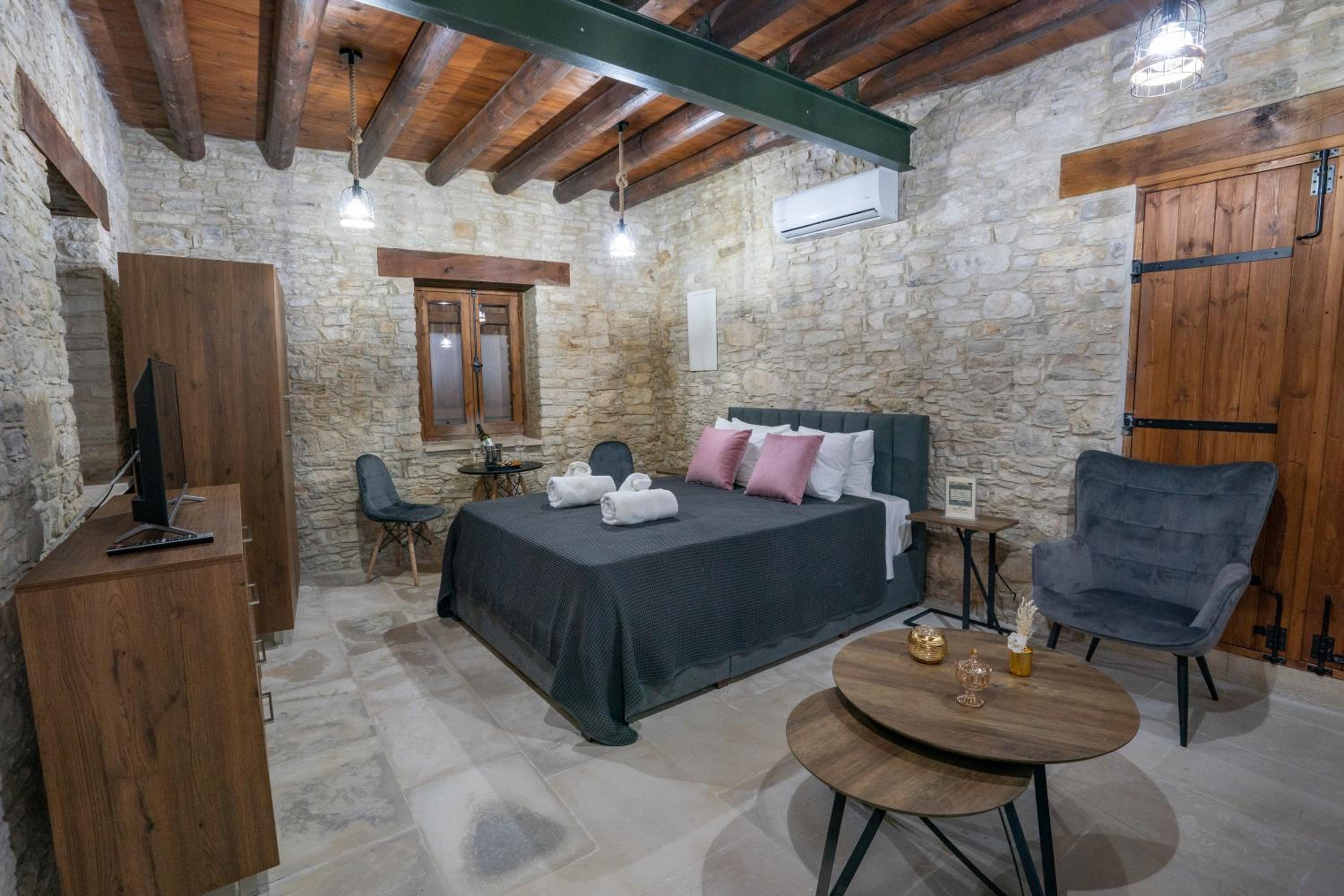 Eidyllio Luxury Suites Omodos