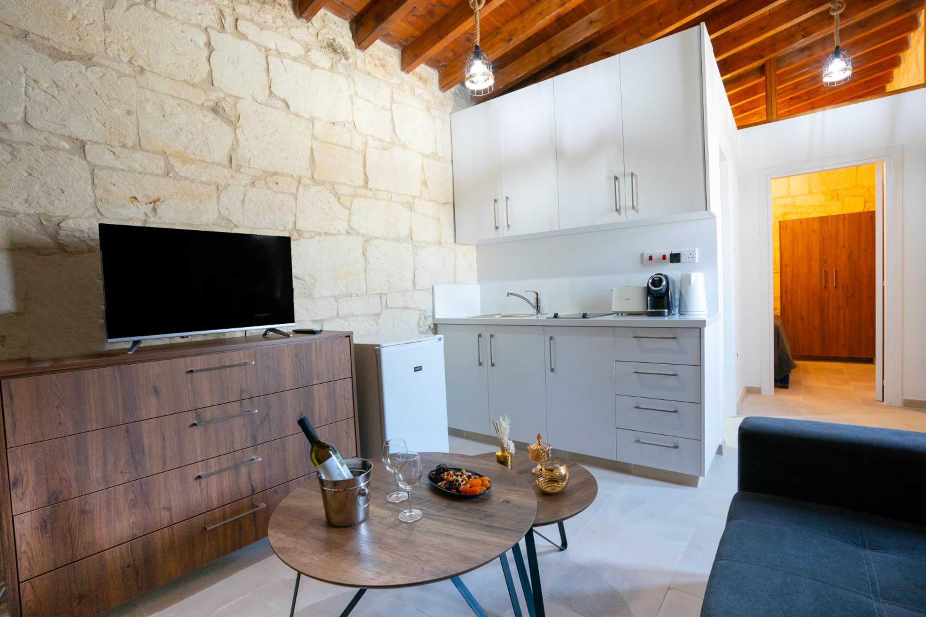Eidyllio Luxury Suites Omodos