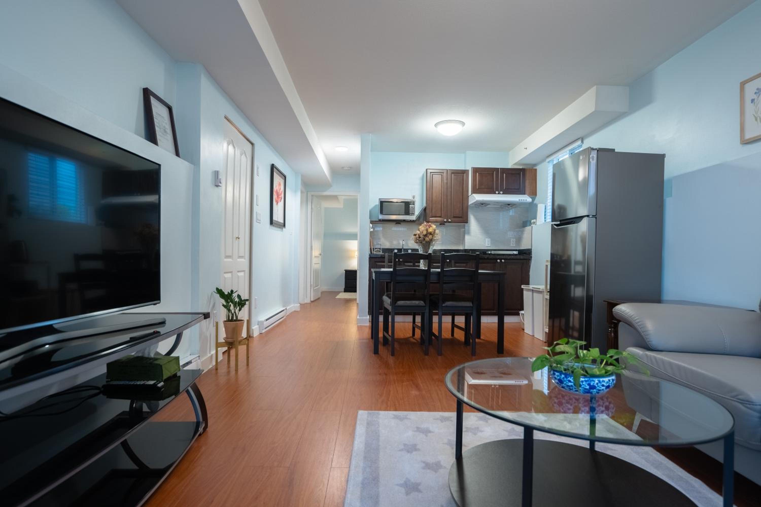 Lovely 1BR Secondary suite with Separate entrance