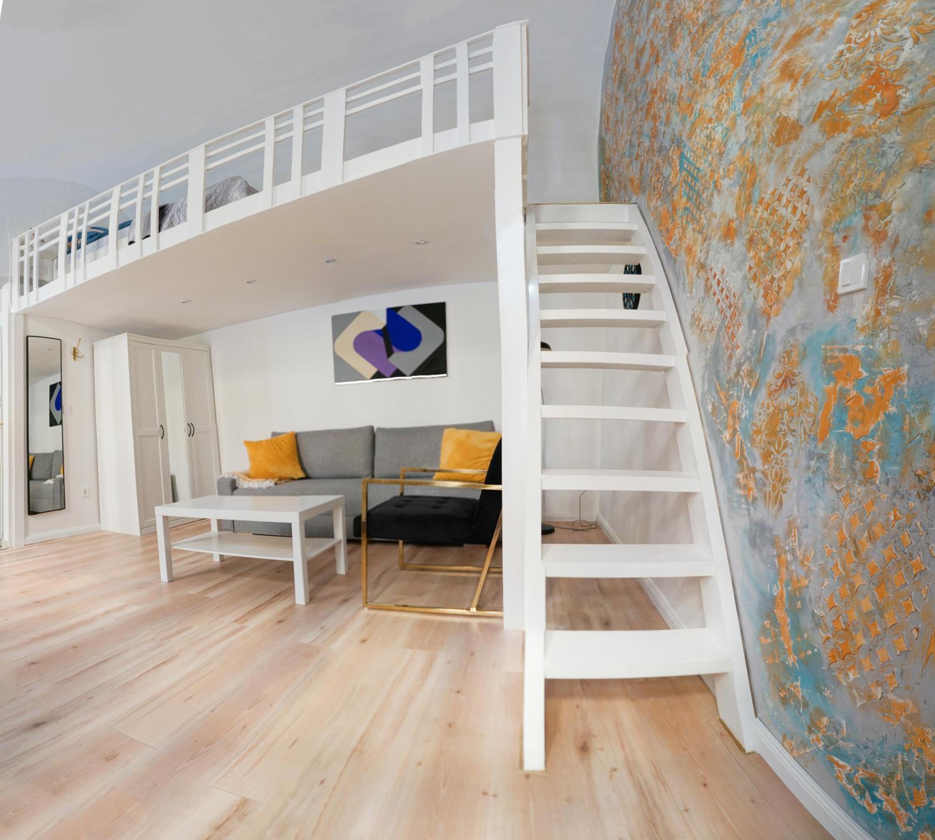 GOLDART Design apartment in the heart of Budapest view 2