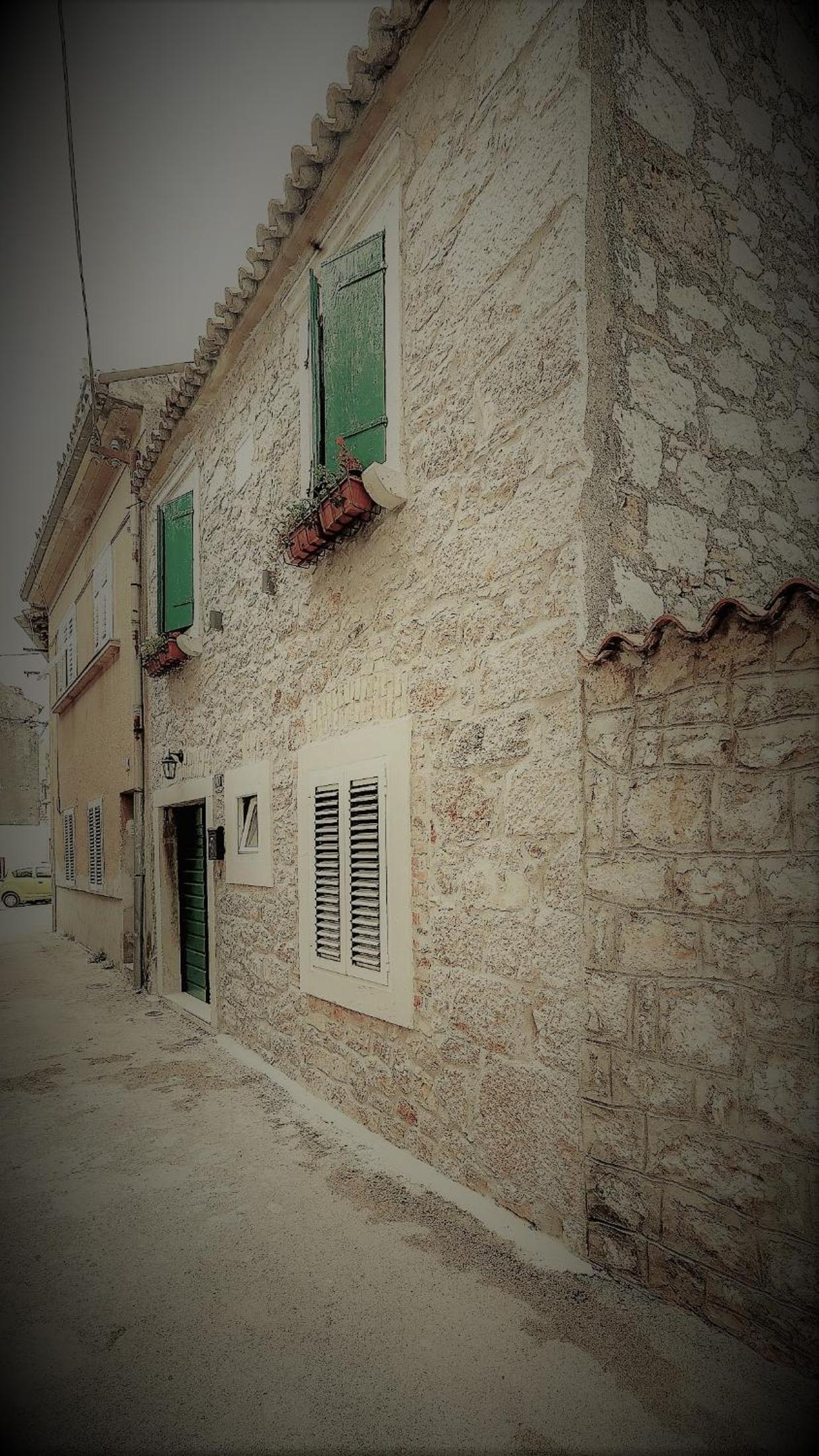 Photo 33