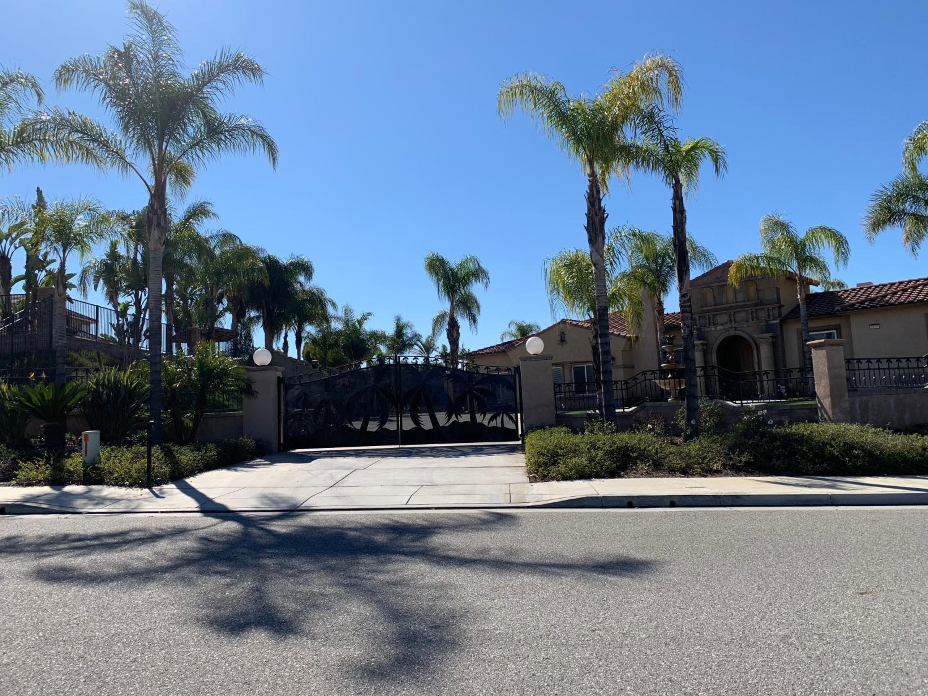 LuxHome Suites in Mansion view 3