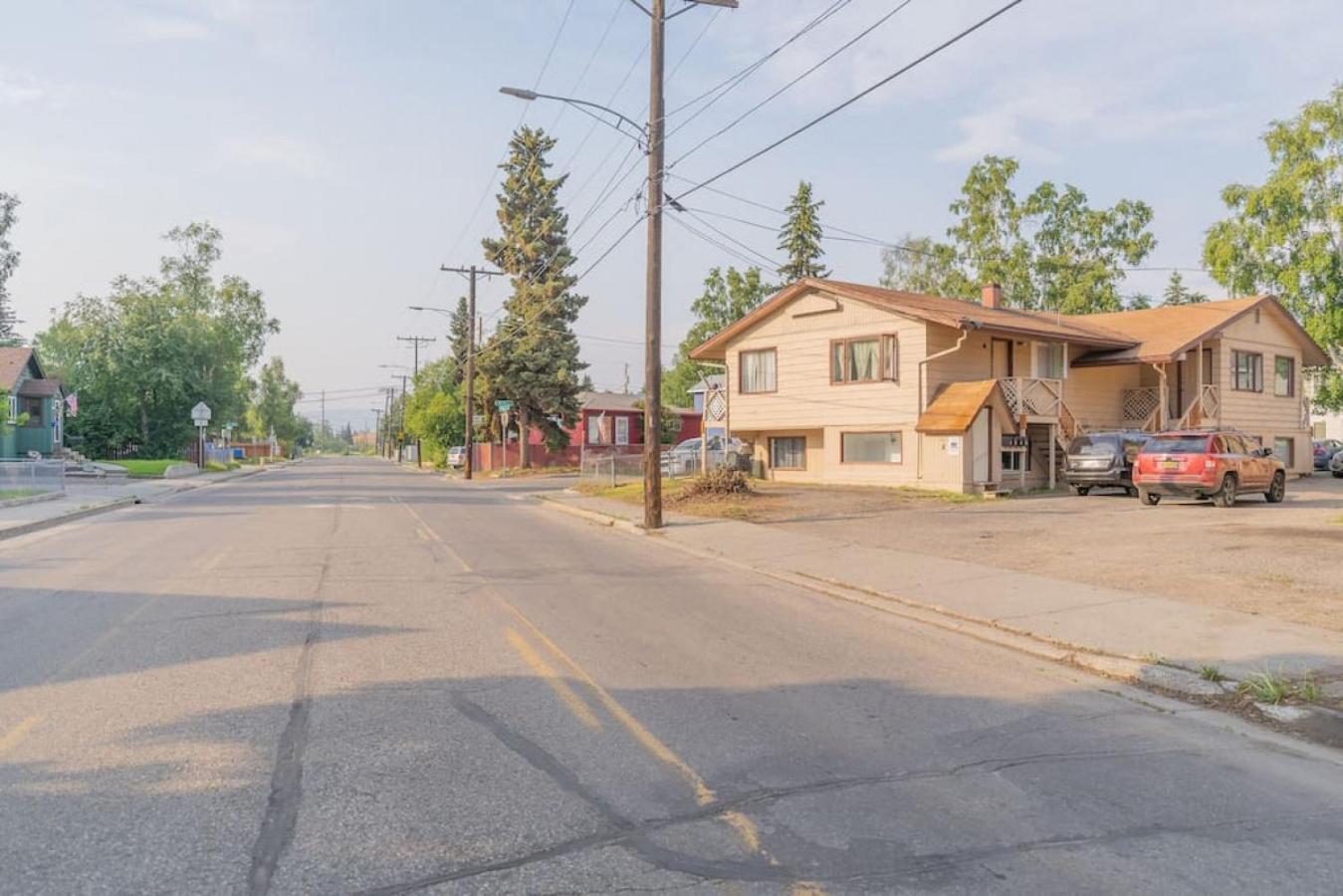 Hotel Executive Work Space With Modern Charm - Image 1