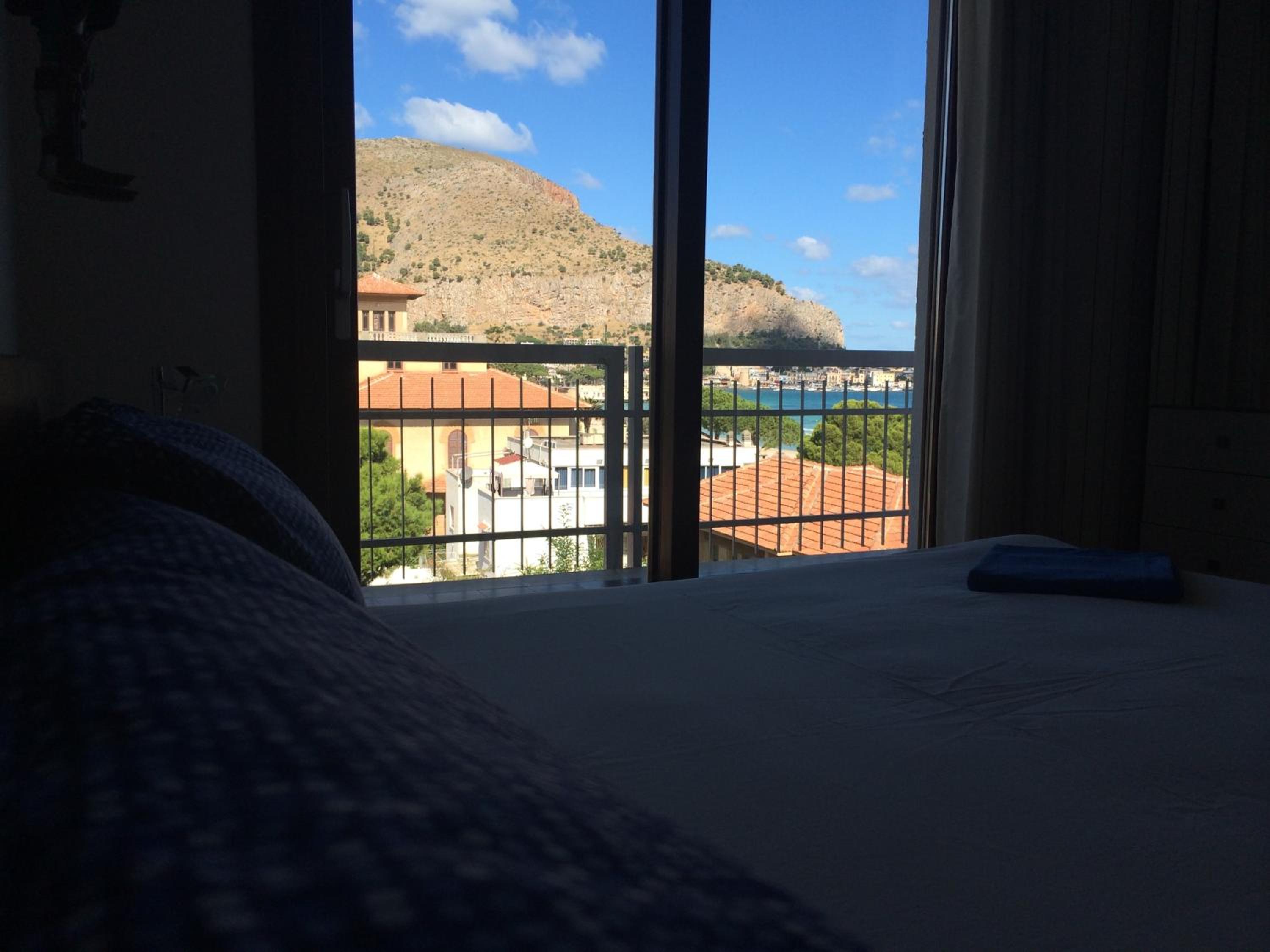 Mondello Luxury Apartment on the Beach