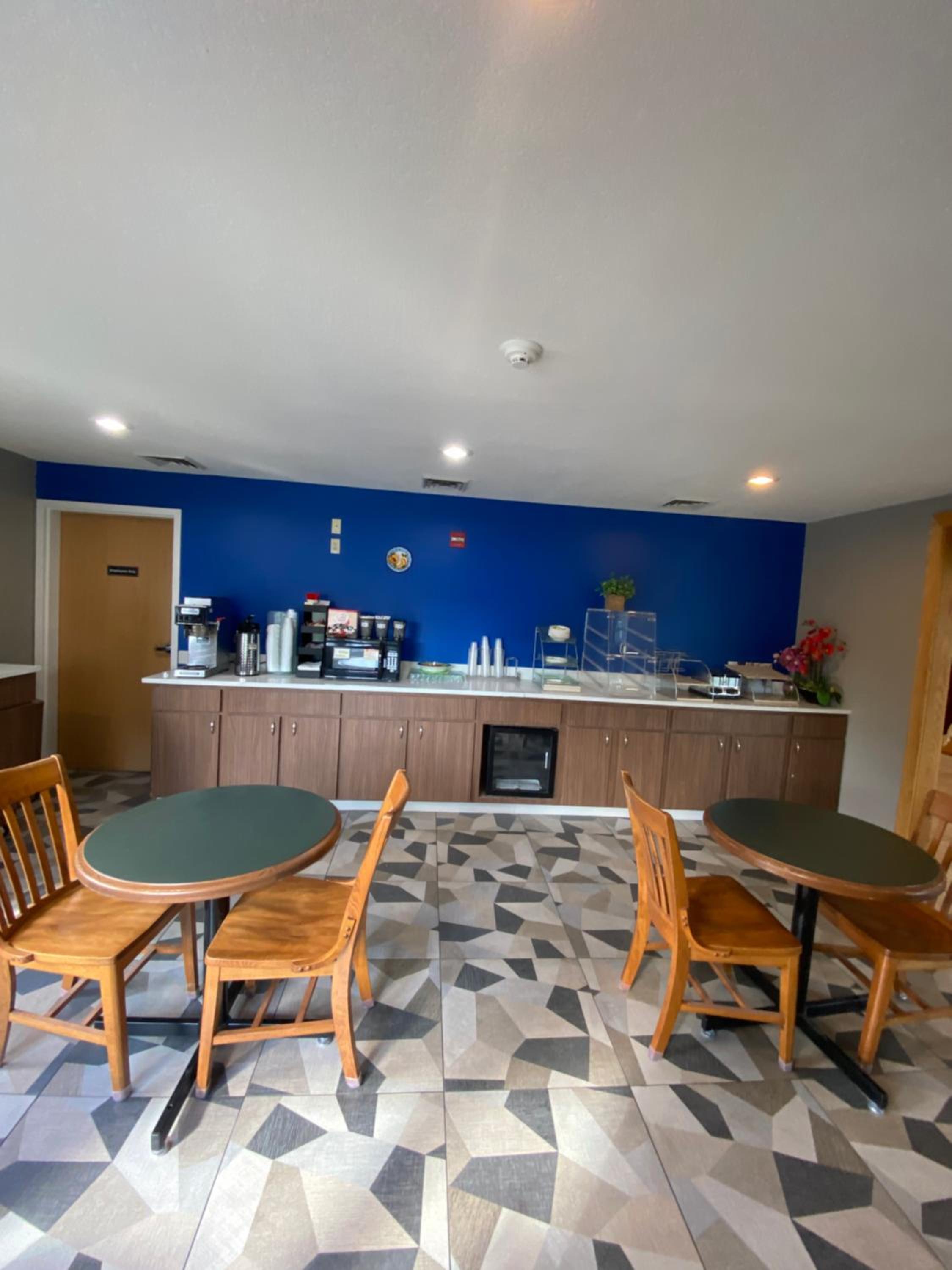 Coos Motor Inn view 2