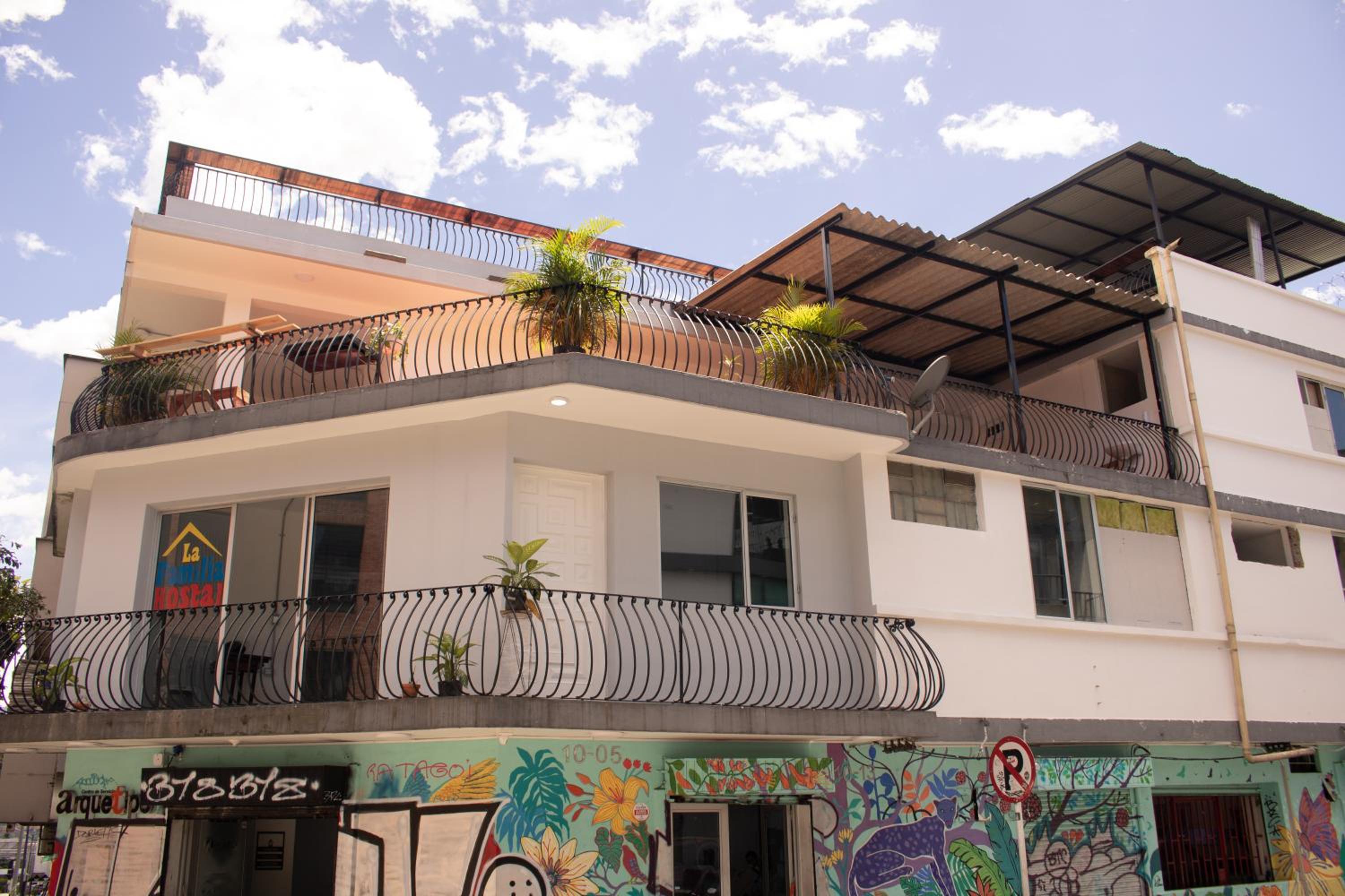 La Familia Hostel - Parque Poblado