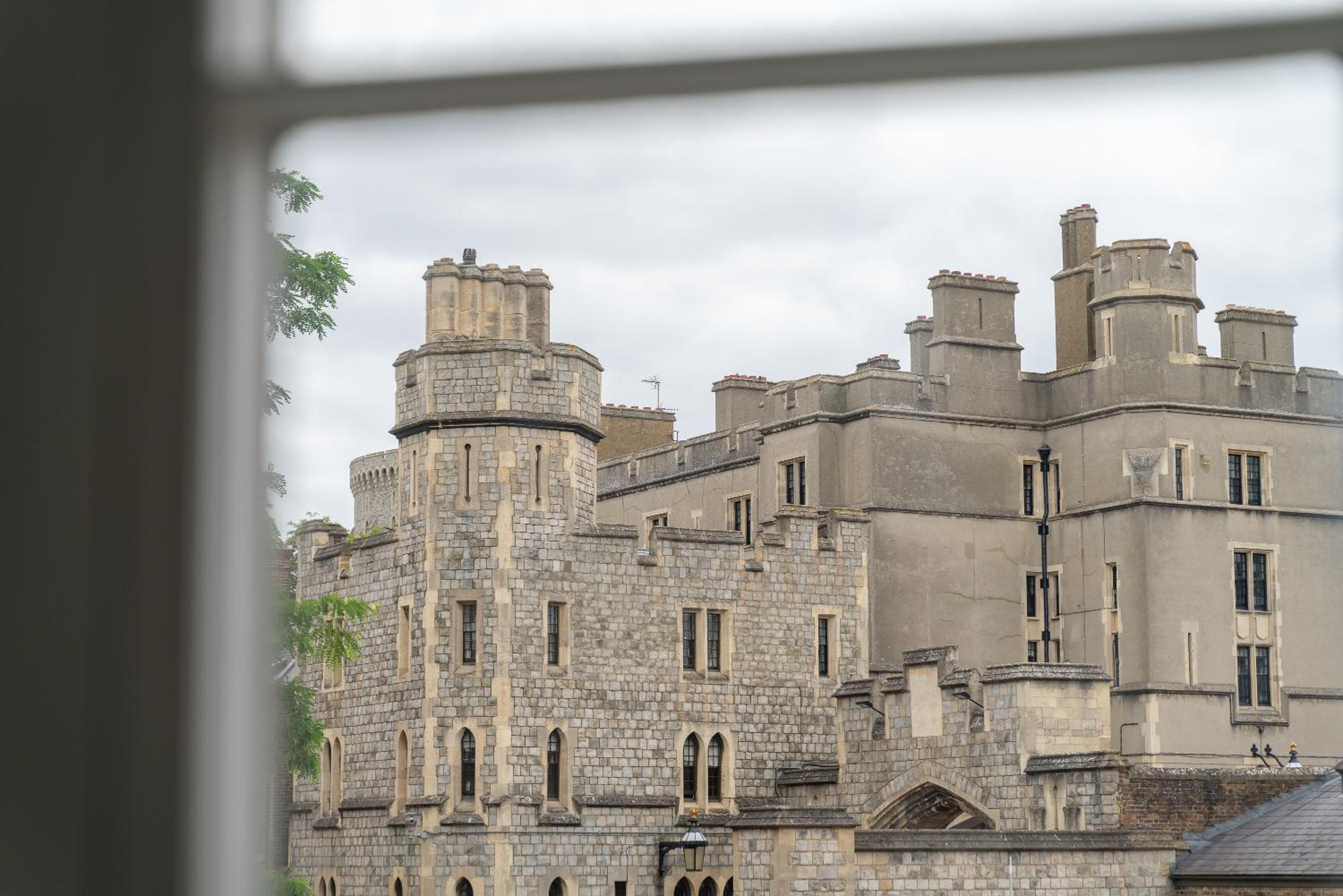 Stunning 1Bd with Castle View