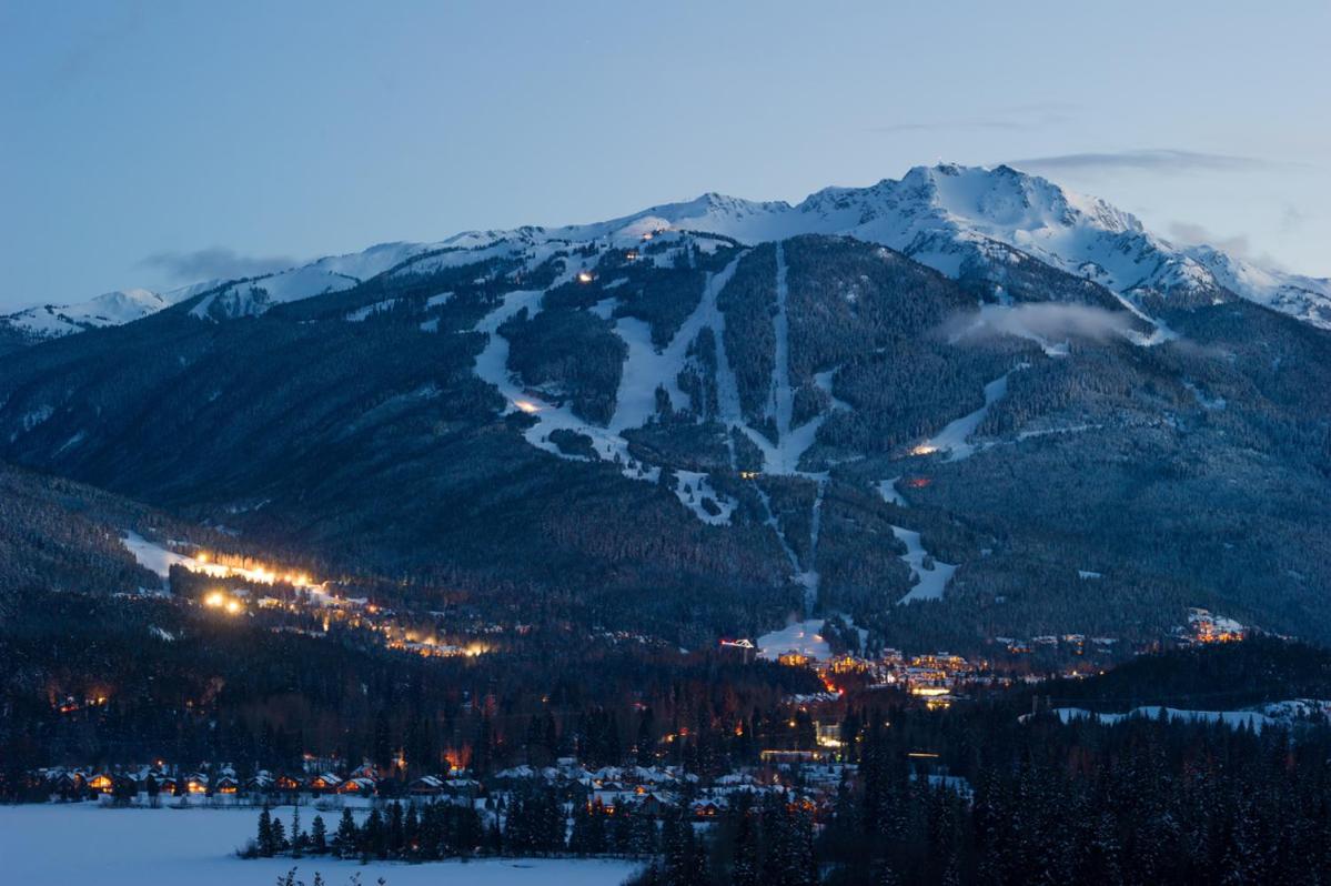 3BR in Whistler Creek Ridge, Ski In, Ski Out, Private Hot Tub, Wood Burning Fireplace, Private Garage