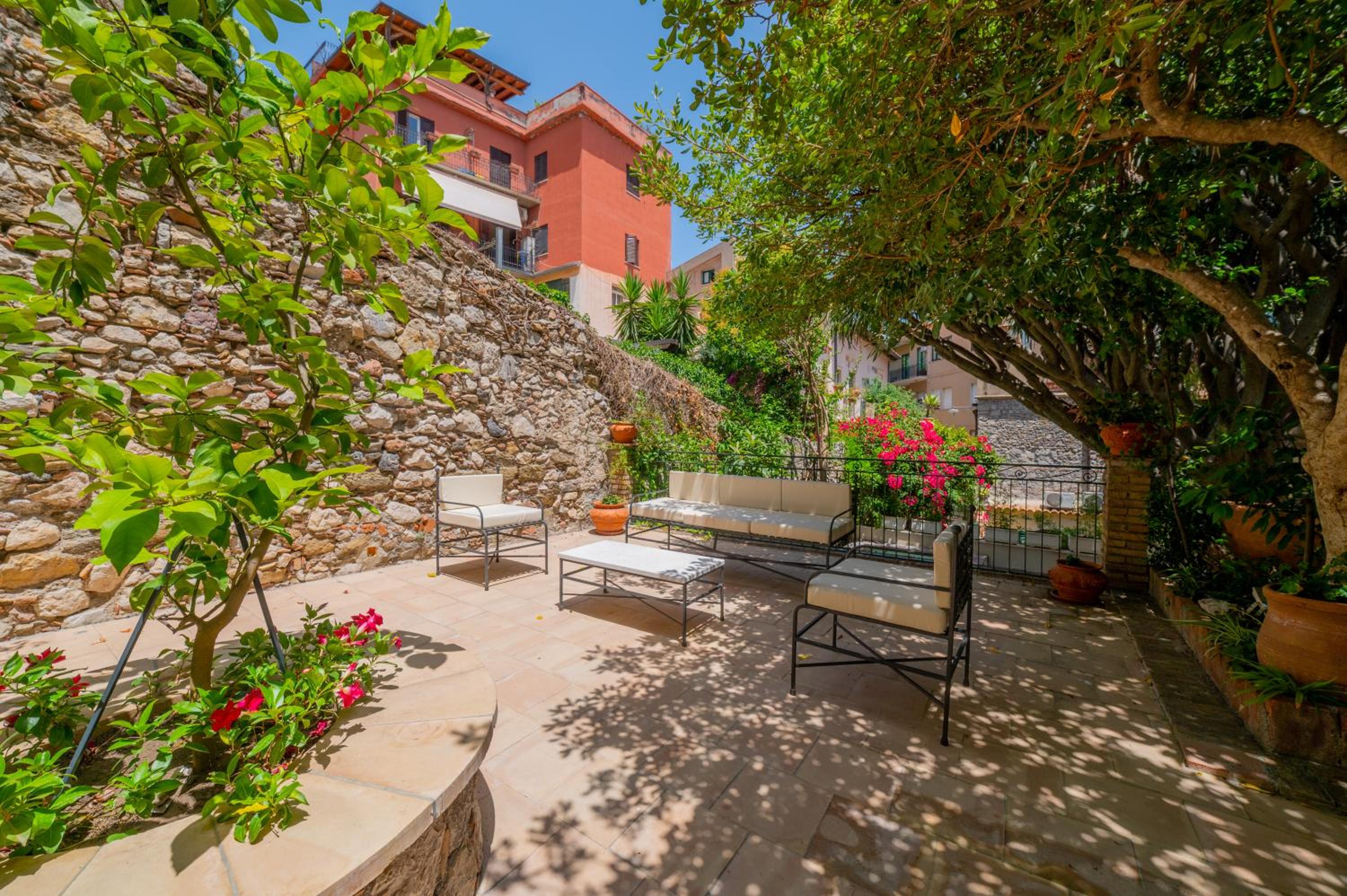 Dbhousetaormina view 5