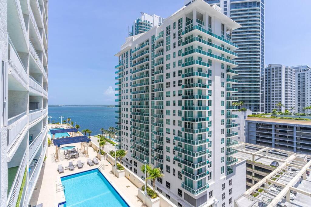 Modern 2/2 with Beautiful Ocean and Brickell Views