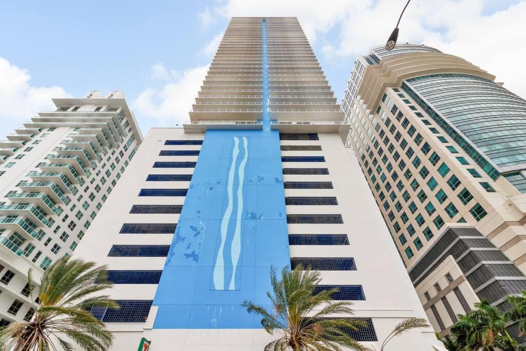 Modern 2/2 with Beautiful Ocean and Brickell Views