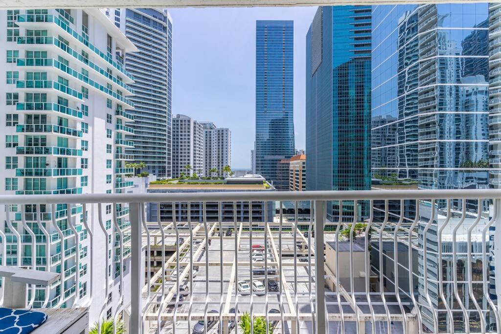 Modern 2/2 with Beautiful Ocean and Brickell Views