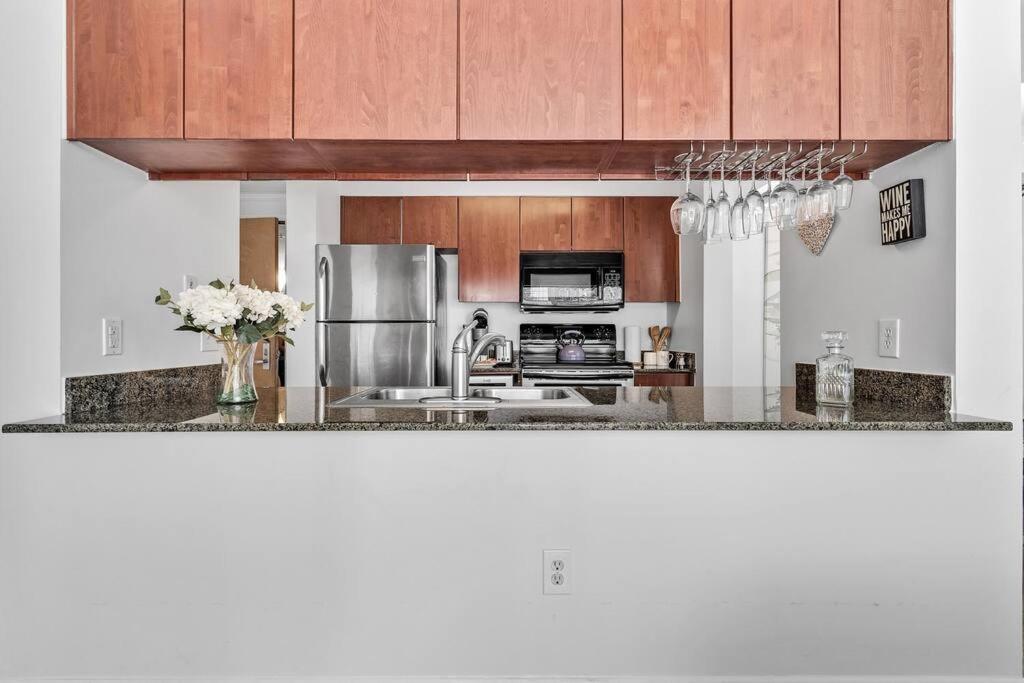 Modern 2/2 with Beautiful Ocean and Brickell Views