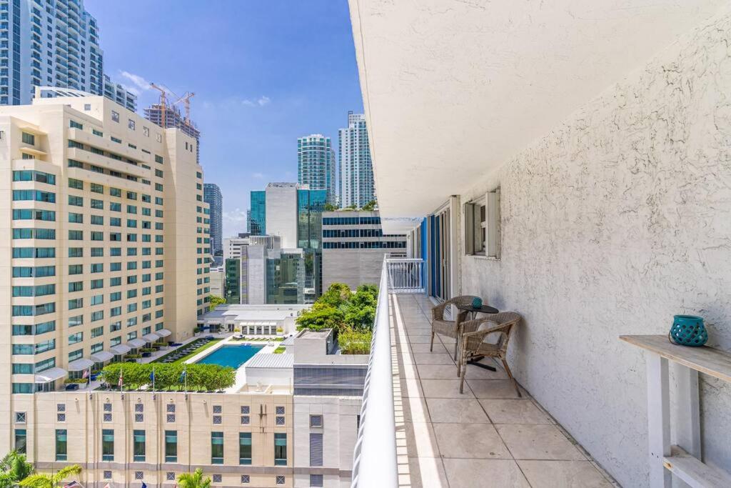Modern 2/2 with Beautiful Ocean and Brickell Views