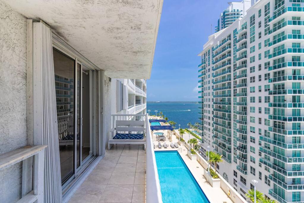 Modern 2/2 with Beautiful Ocean and Brickell Views