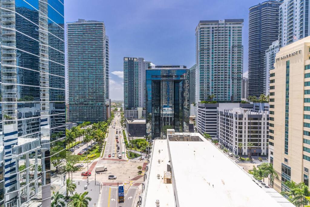 Modern 2/2 with Beautiful Ocean and Brickell Views