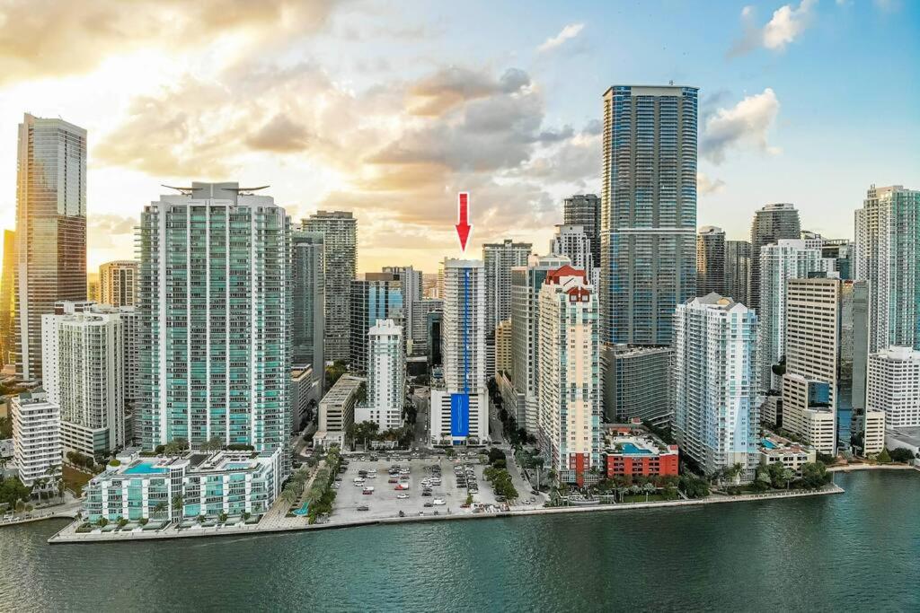 Modern 2/2 with Beautiful Ocean and Brickell Views