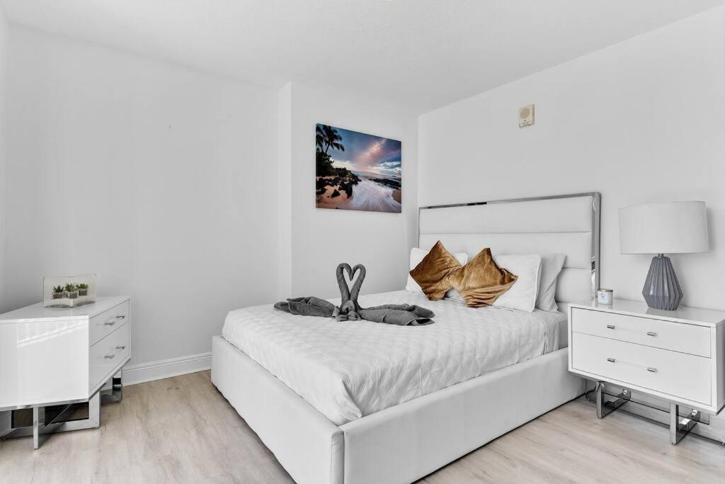 Modern 2/2 with Beautiful Ocean and Brickell Views