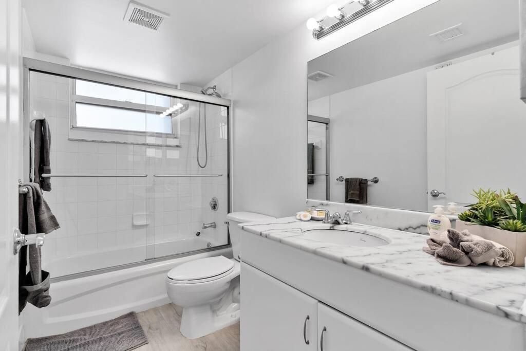 Modern 2/2 with Beautiful Ocean and Brickell Views