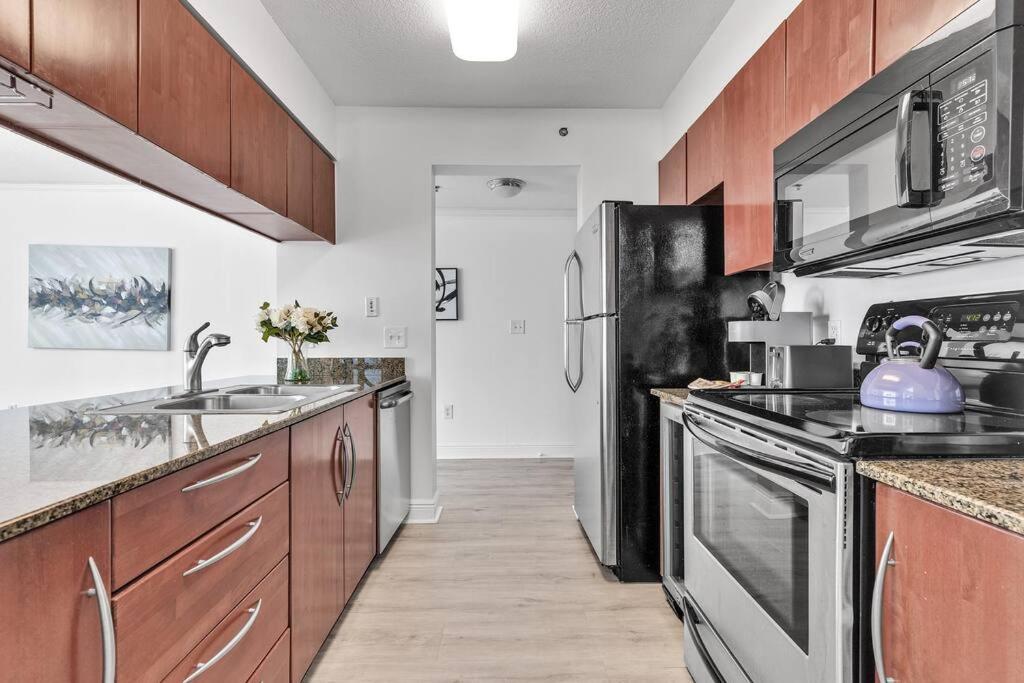 Modern 2/2 with Beautiful Ocean and Brickell Views