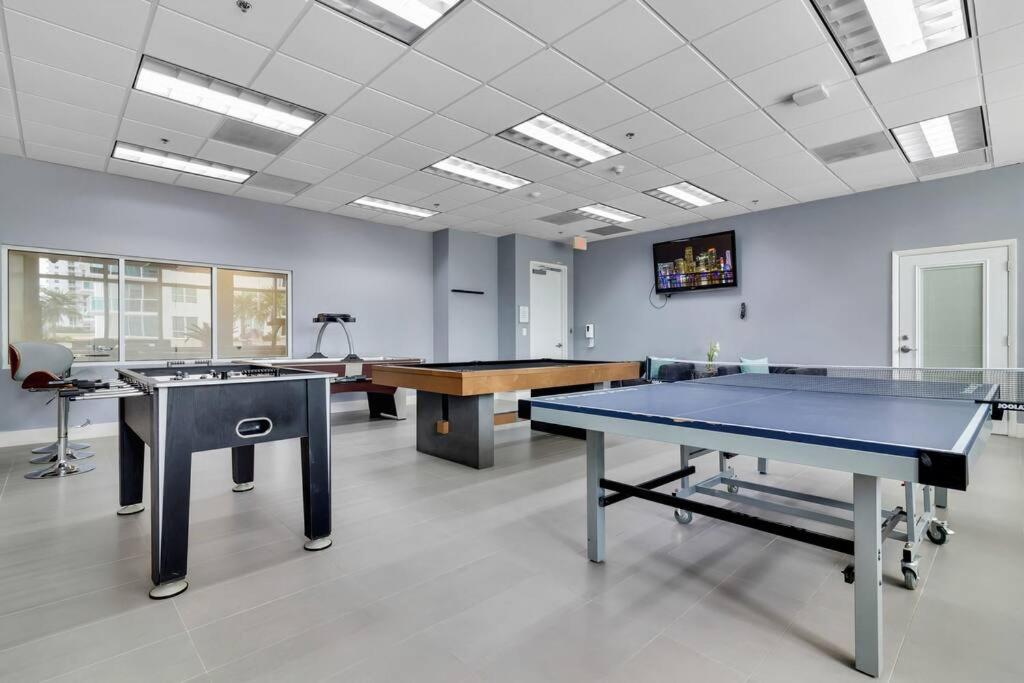 Modern 2/2 with Beautiful Ocean and Brickell Views