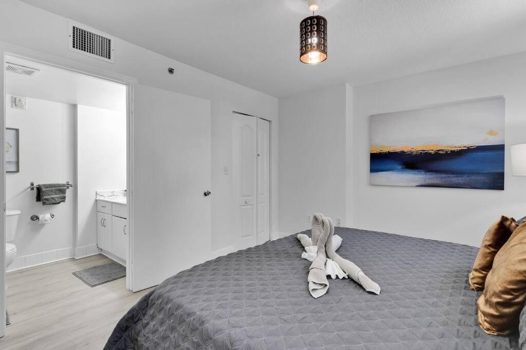 Modern 2/2 with Beautiful Ocean and Brickell Views
