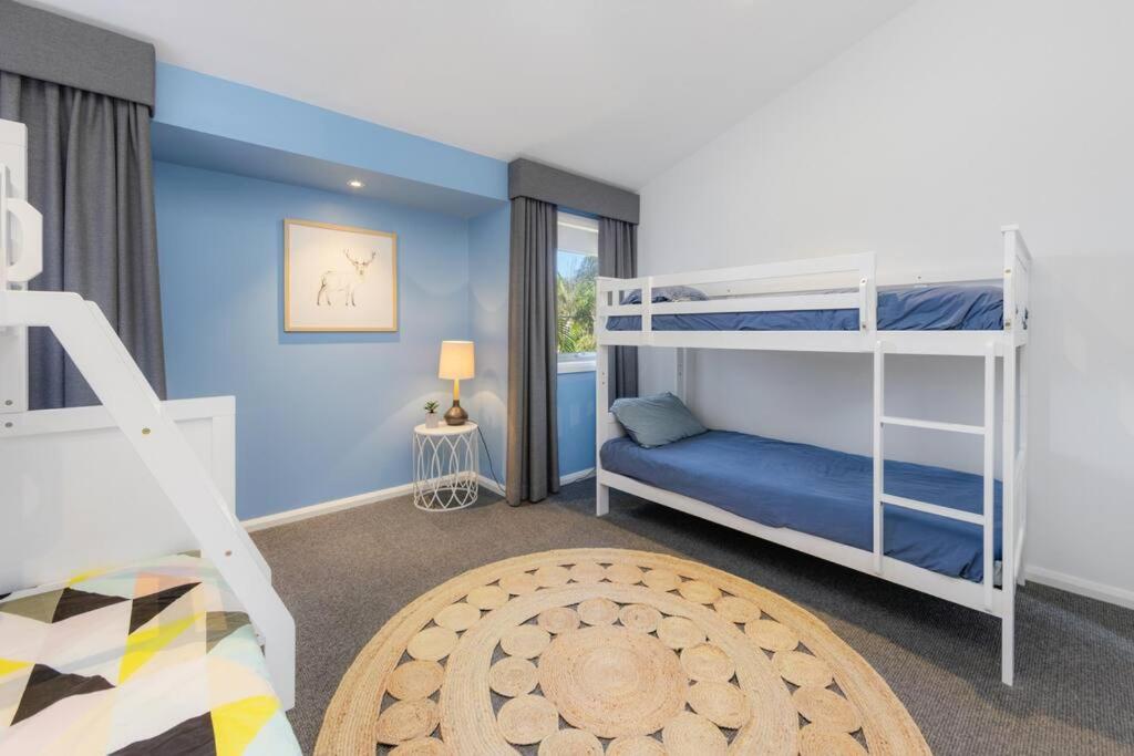 Laze at Lighthouse - family home with pool, heated pool Oct to Mar