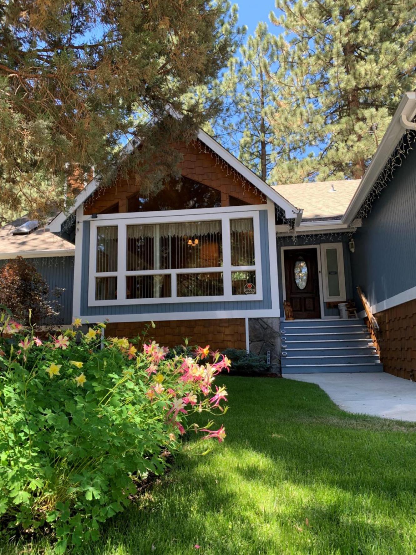 Hotel BLUEBEARY PINES-PERFECT ESCAPE-PRIVATE HOT TUB-WALK to SKI SHUTTLES - Image 1