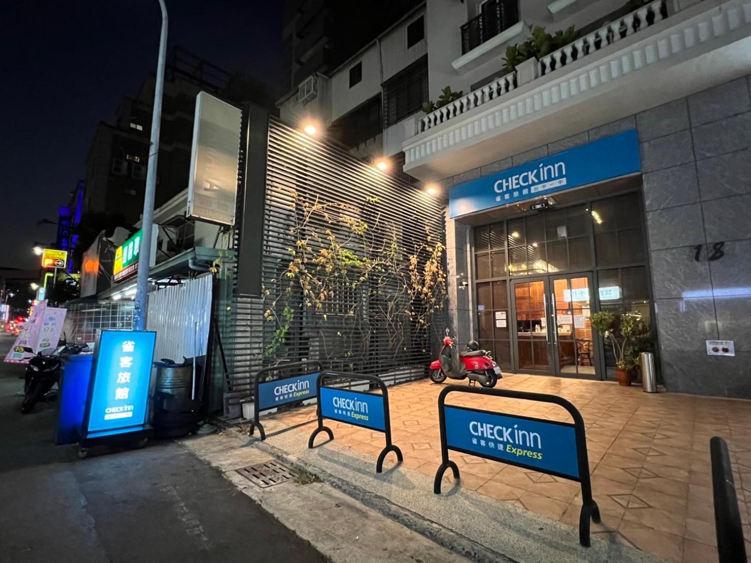 CHECK inn Express Taichung Yizhong